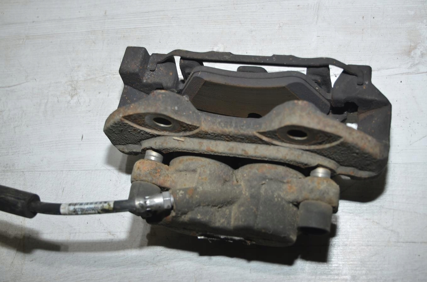 caliper left front Mercedes R-klasa W251