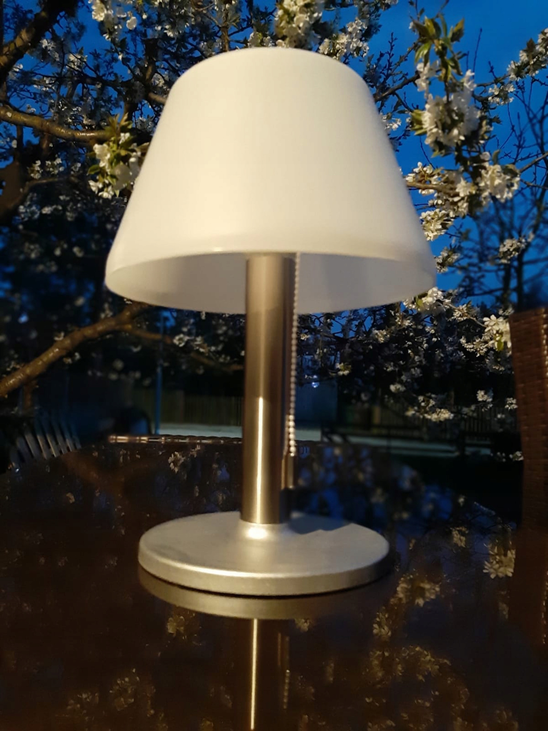 LAMPKA SOLAR NA BALKON LAMPA SOLARNA LED OGRODOWA Źródło światła LED