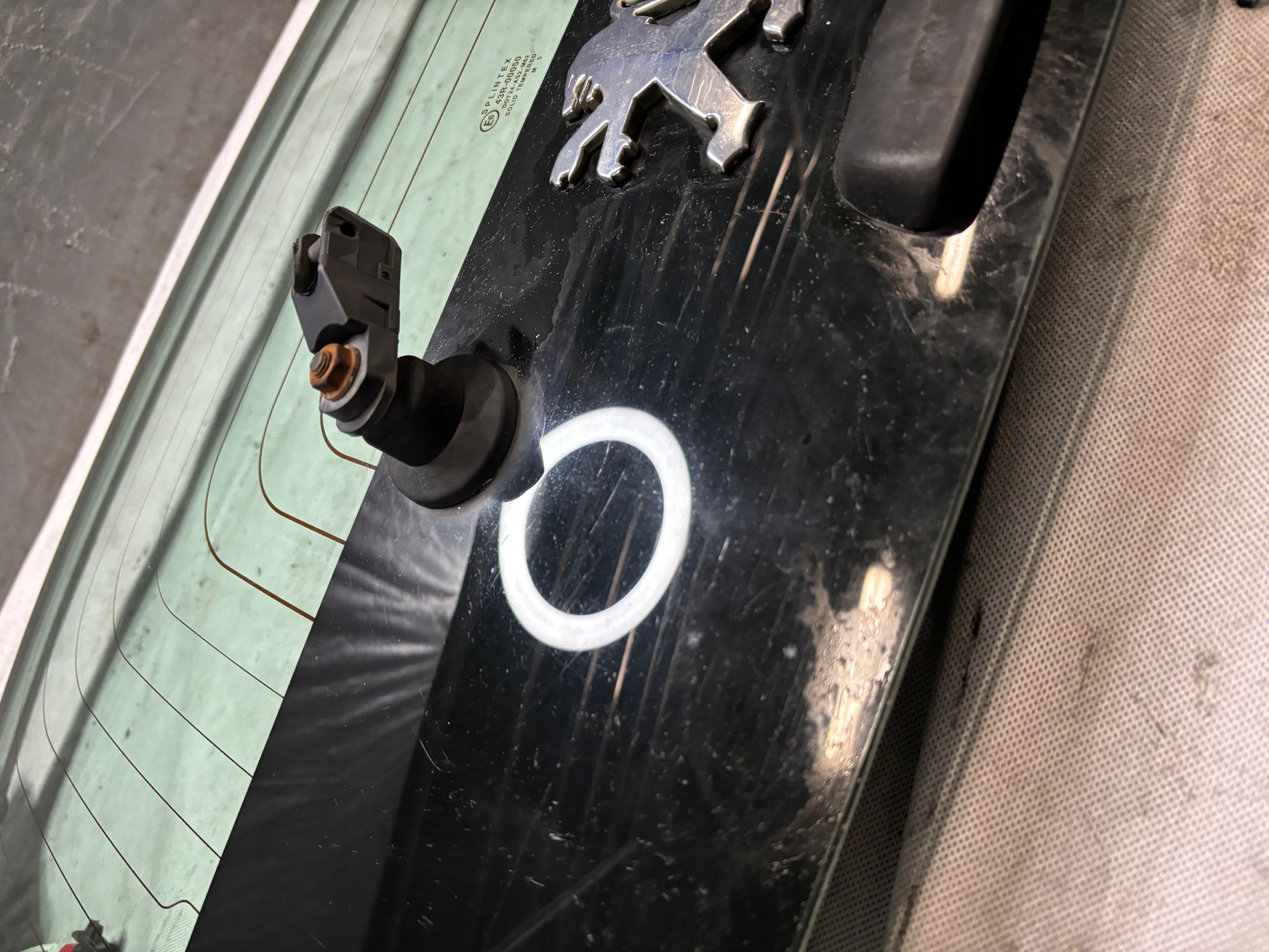 trunk door boot window rear Peugeot 107 5D