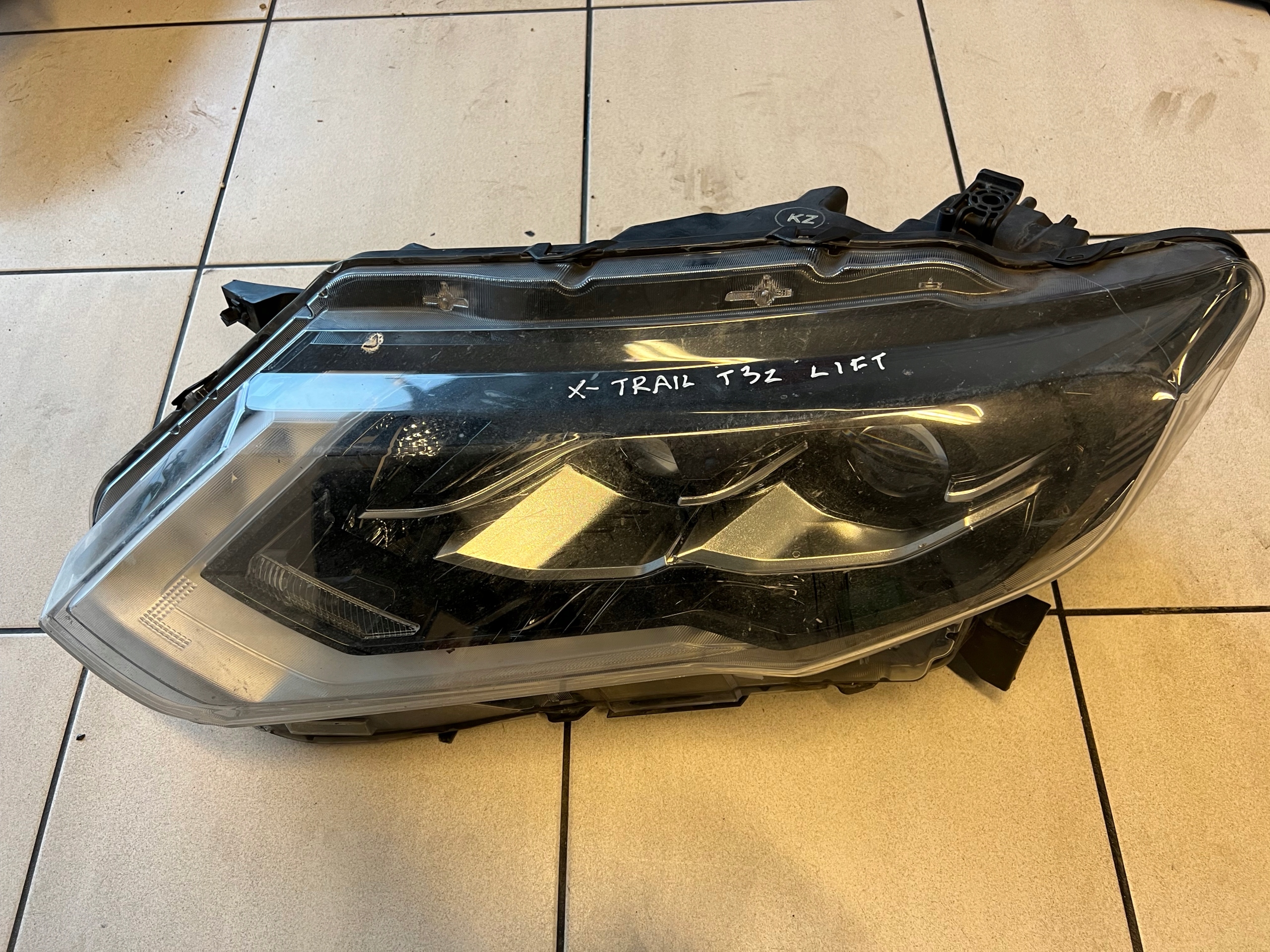 NISSAN X-ТРЕК T32 РЕСТАЙЛИНГ ФАРА ЛЕВА ПЕРЕД LED