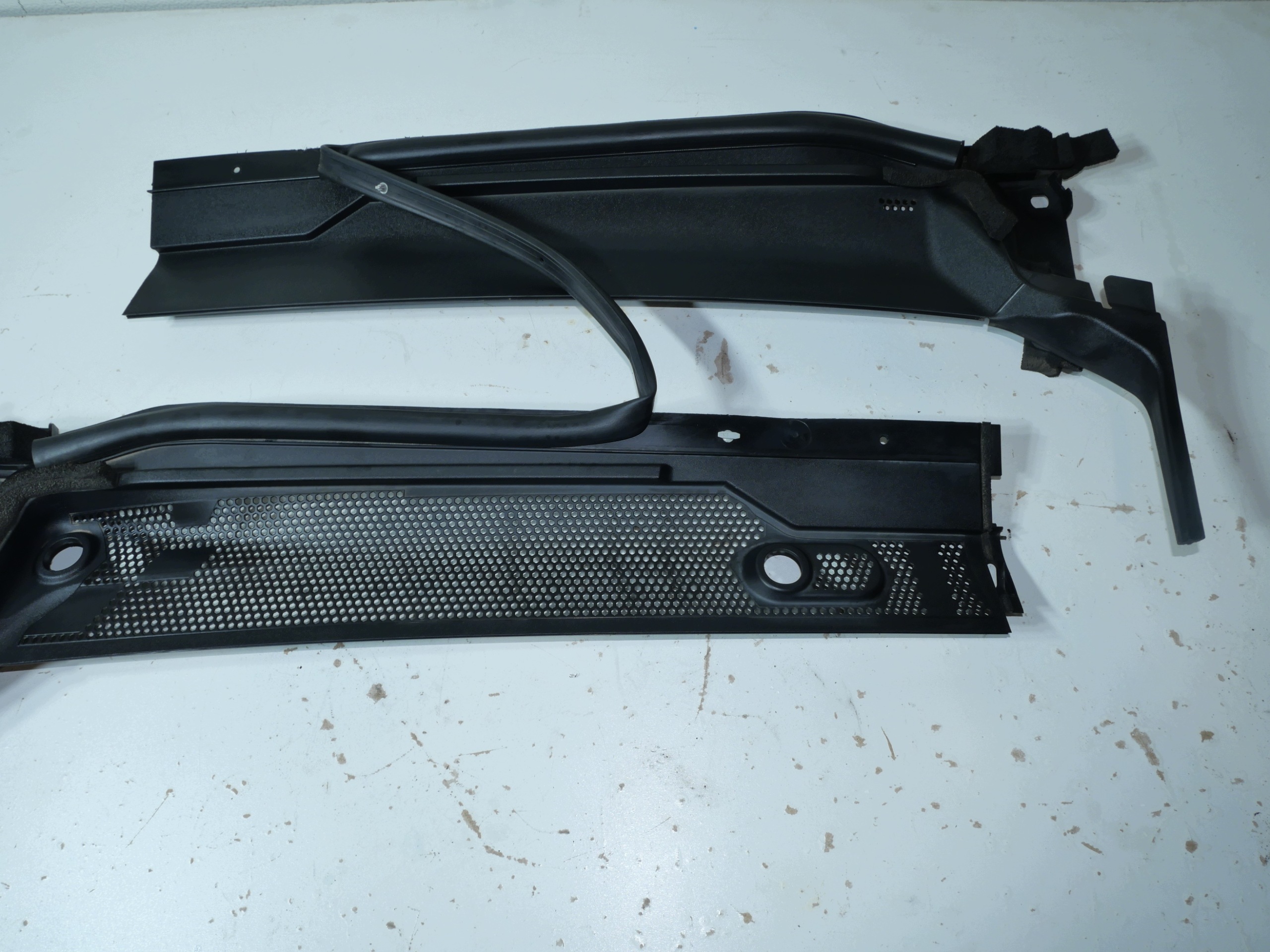 szelvedo alsokeret FORD RANGER VI N1WB-E02222-D N1WB-E02223-D