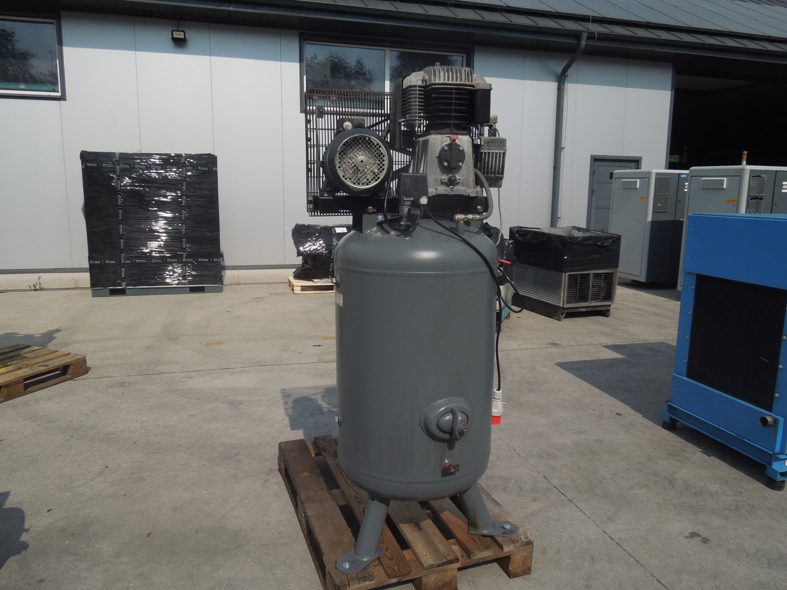 SPRĘŻARKA TŁOKOWA SCHNEIDER 5,5Kw