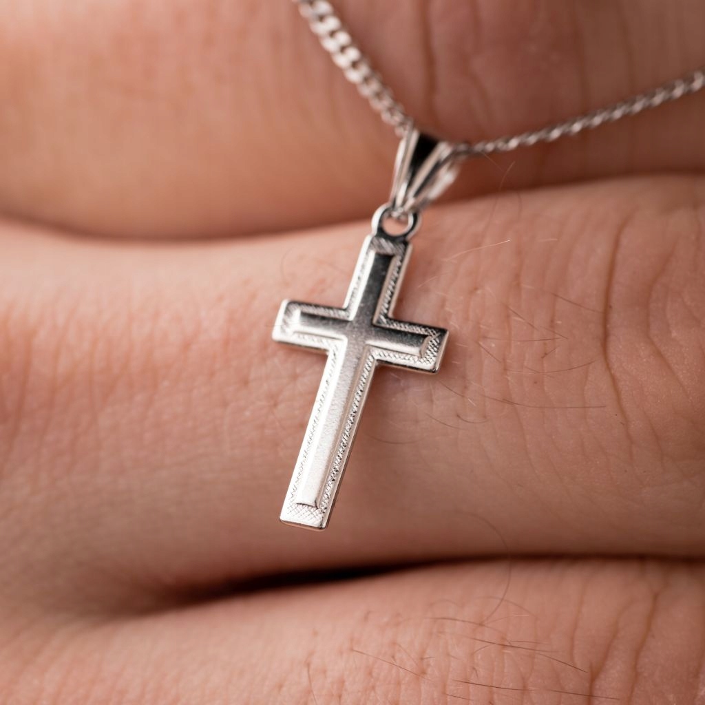 Srebrna zawieszka KRZYŻYK zdobiony drobny rodowany SREBRO 925 Stan opakowania oryginalne