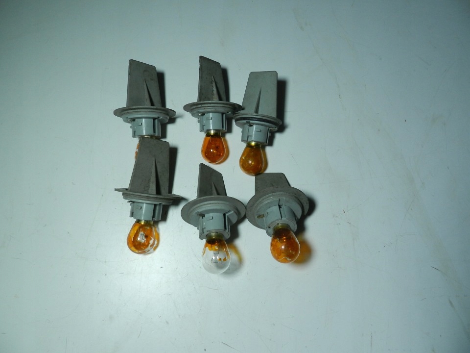 OPRAWKA ŻARÓWKI MIGACZA LAMPY PRZÓD VW PASSAT B5 FL LIFT 0005 H7 HELLA