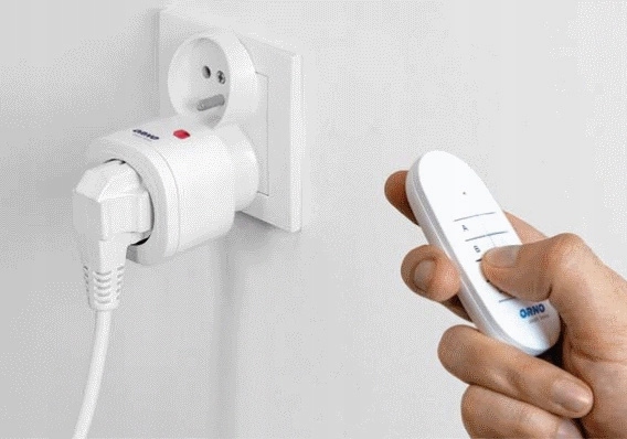 Pilot Radiowy 4- Kanałowy do Zdalnego Sterowania Przekaźnikami Gniazdami Kolor biały