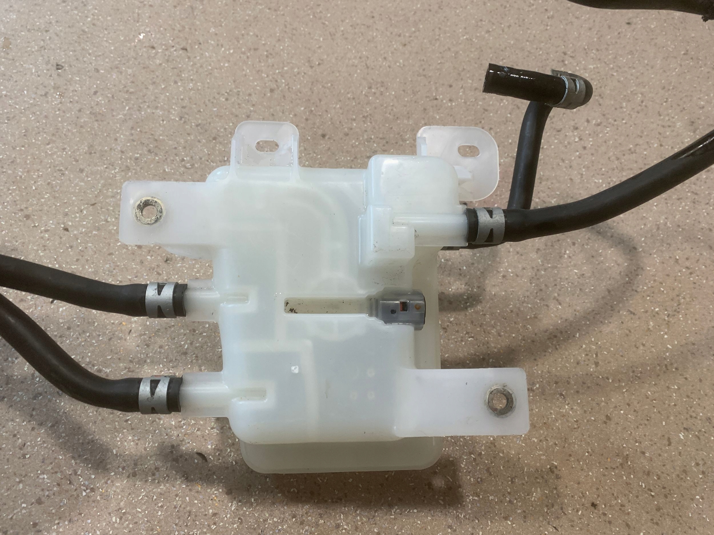 бачок тормозной жидкости lexus RX 450H