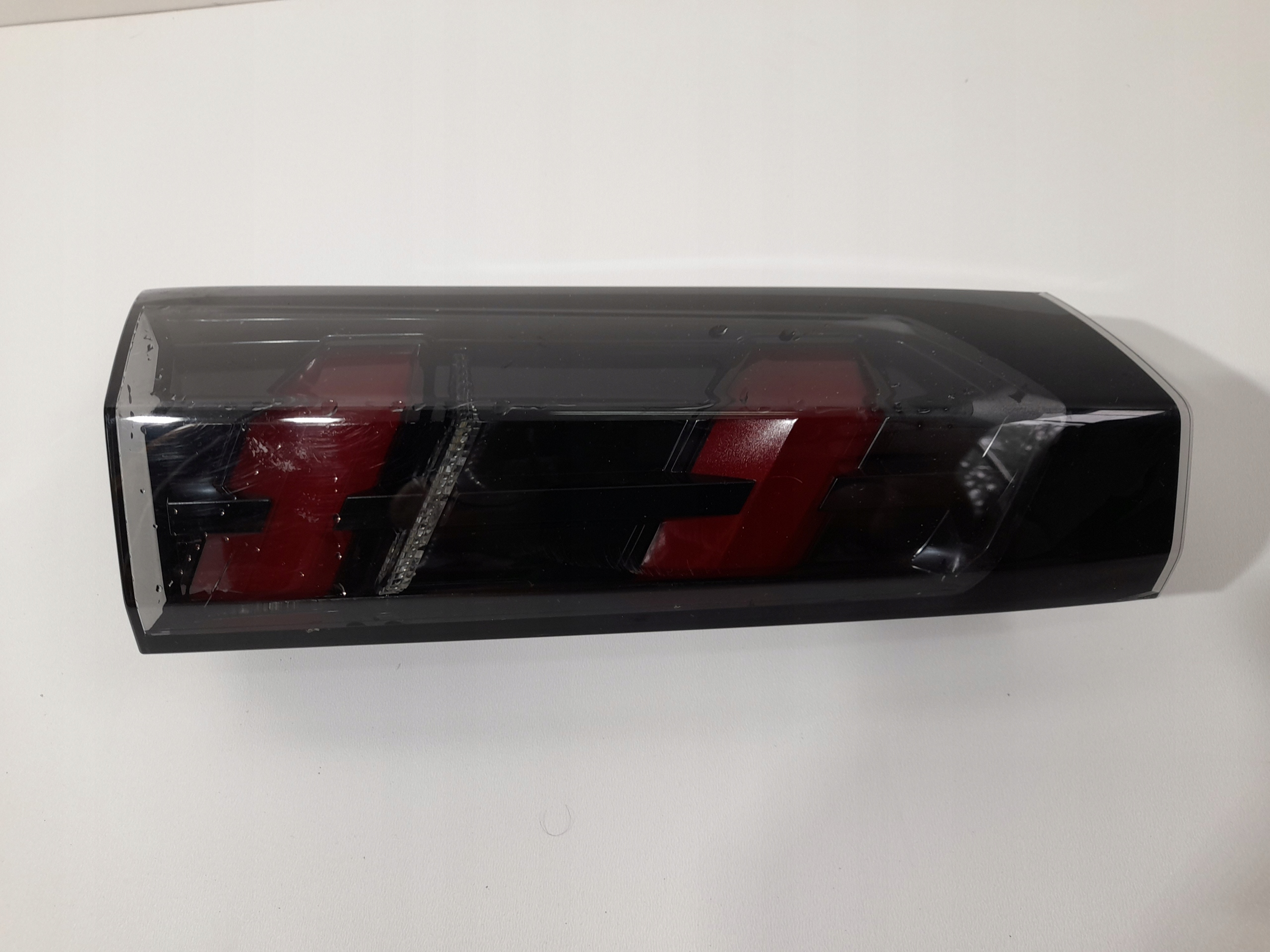 PEUGEOT 2008 II rear left light to the bonnet (R9)