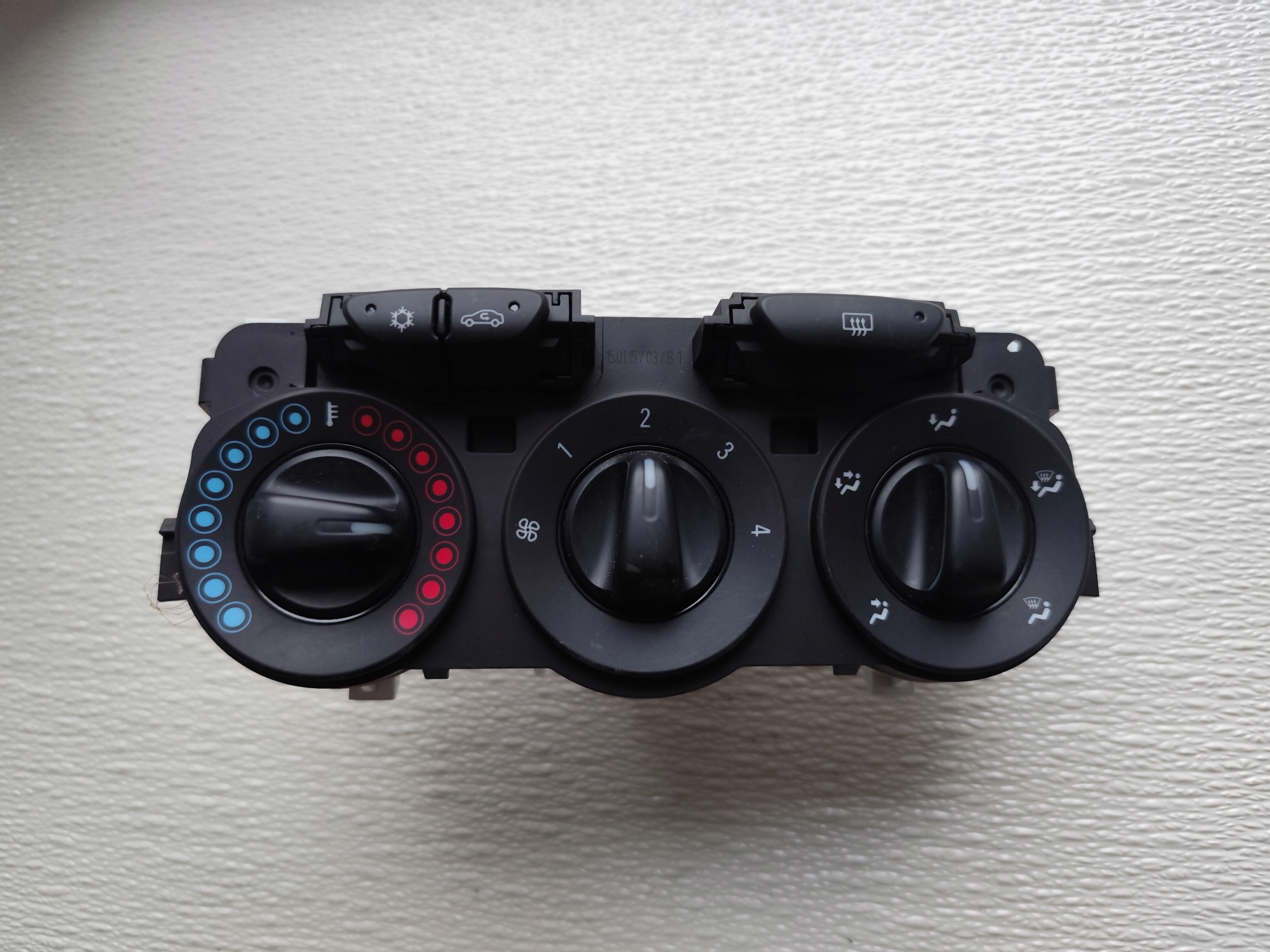 OPEL CORSA E 2015R PANEL Bouches buses 5E0943200