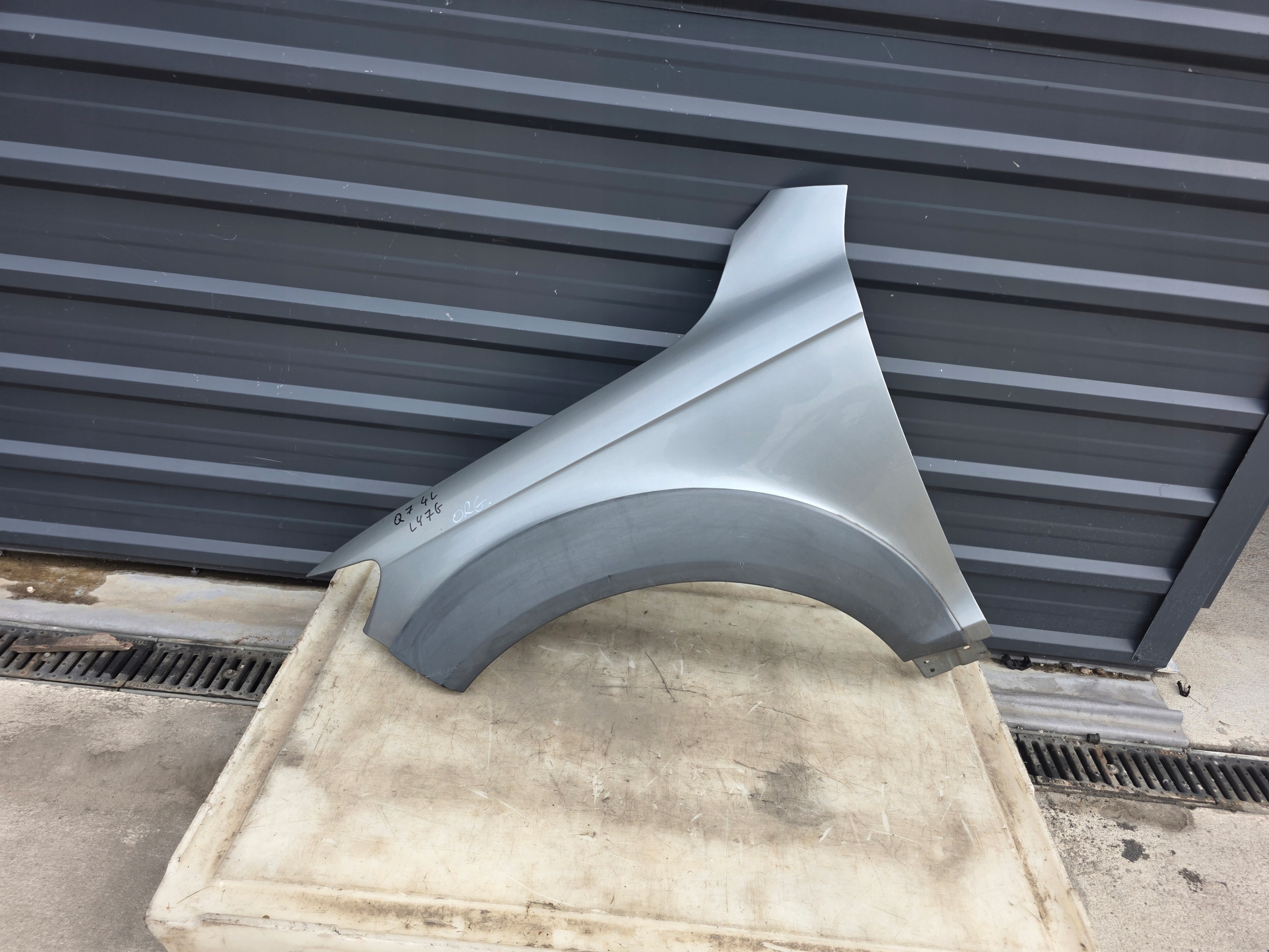 fender left front AUDI Q7 4L ALLROAD LY7G 2005-2014 original !!!