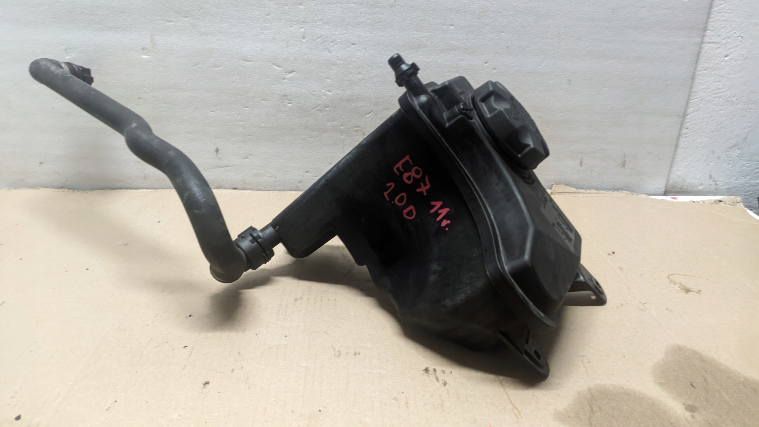 BMW E87 2.0D 11R Réservoir eau 7810592
