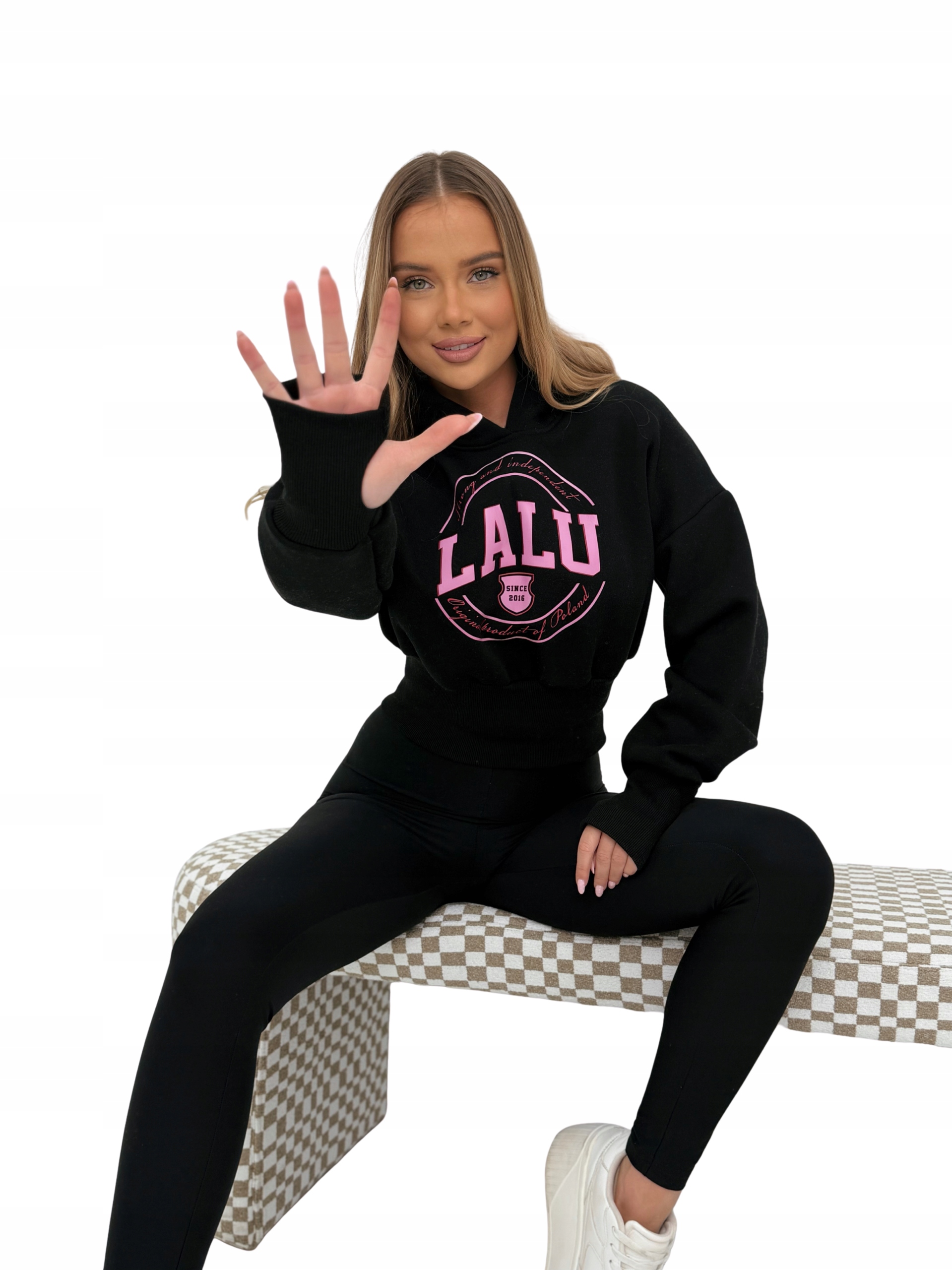 Mikina s s kapucí s krátkým potiskem LaLu černá Xs/s