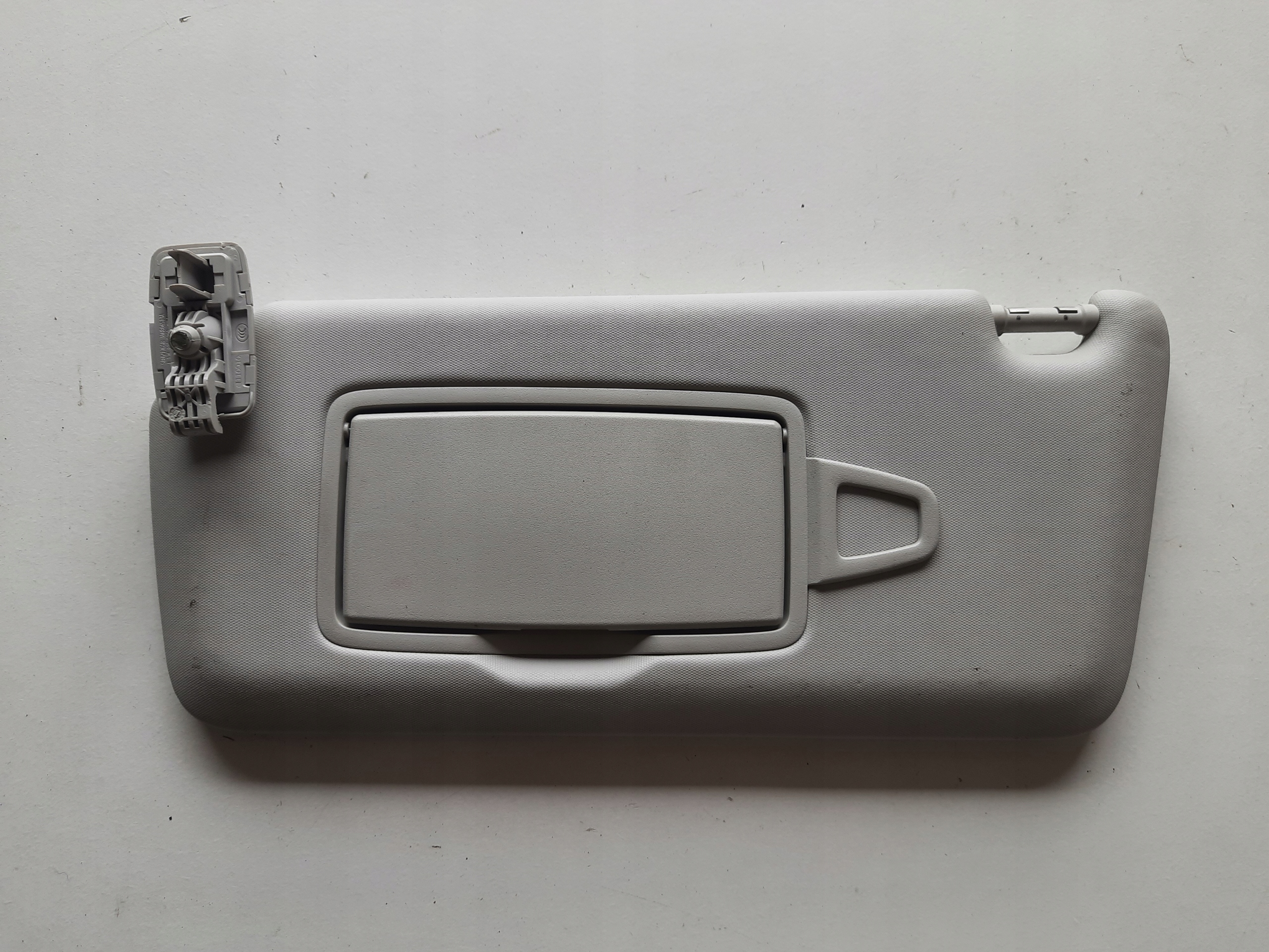 A1768101300 - Сонцезахисний козирок MERCEDES GLA X156