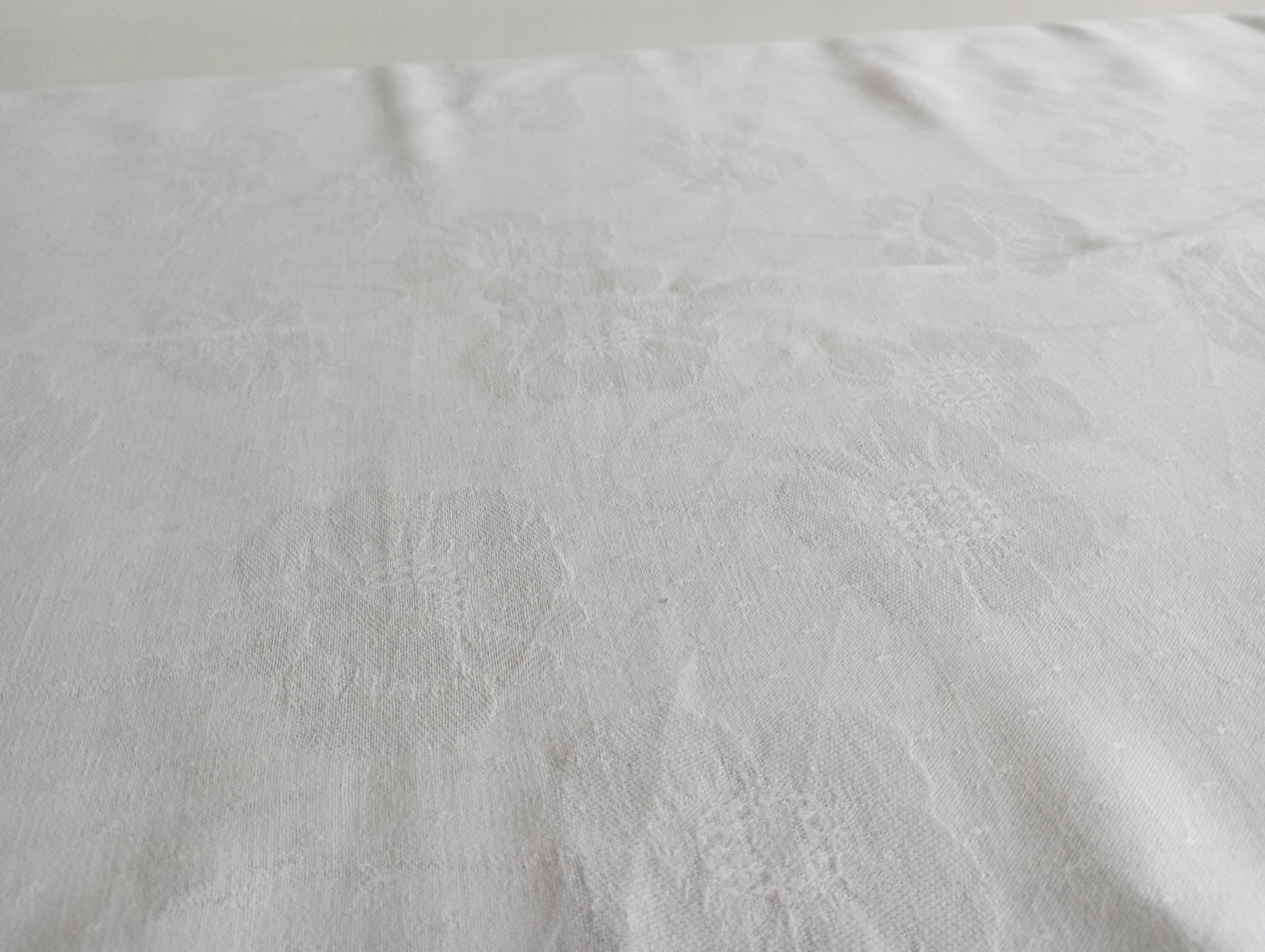 OBRUS - BAWEŁNIANY ADAMASZKOWY 199 / 142 cm. GRUBY.