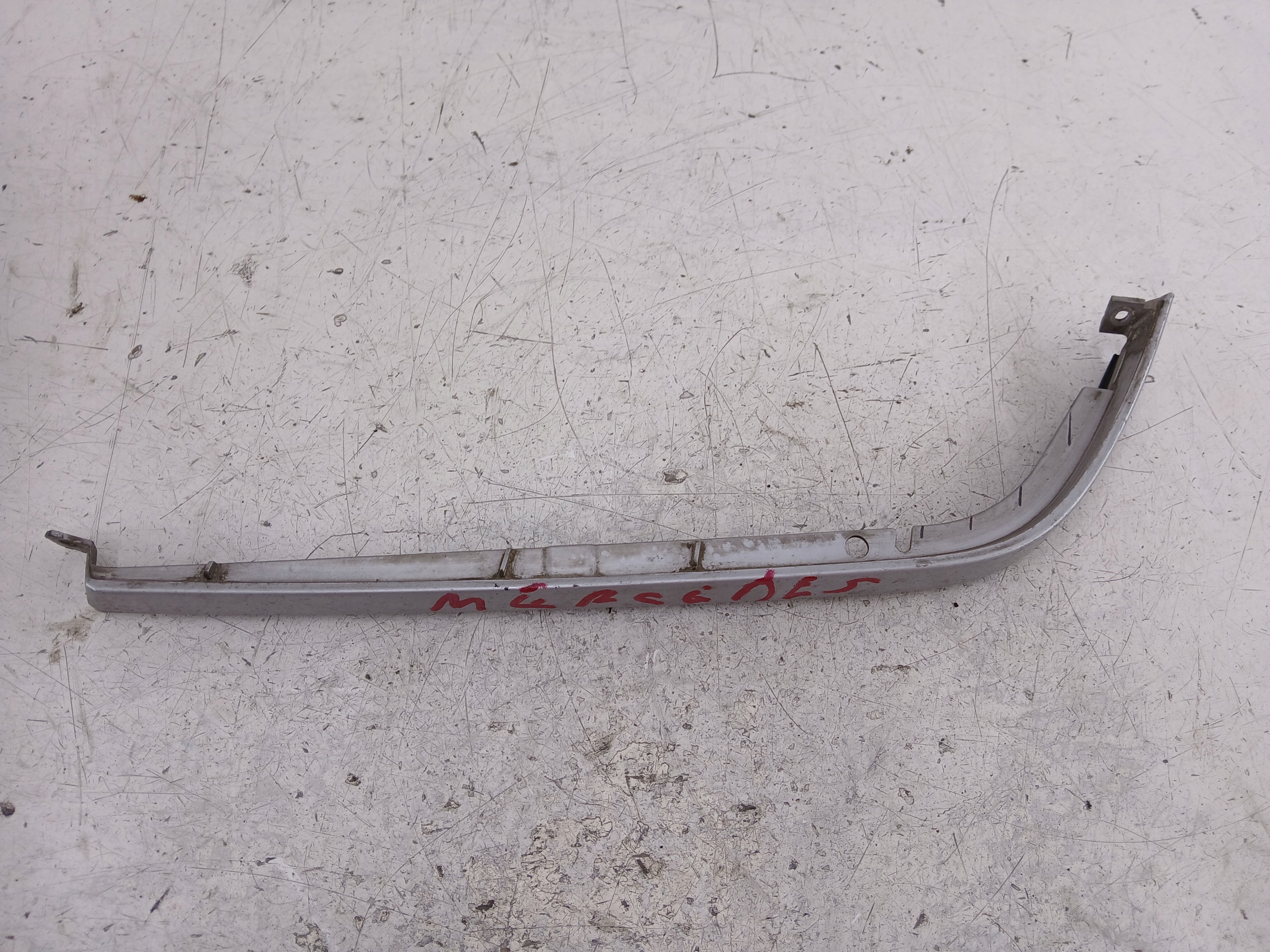 MERCEDES W202 moulding below LAMPE left front