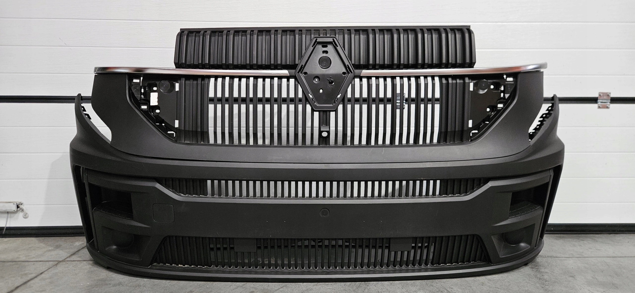 front bumper grille RENAULT MASTER IV V 24- original 622541366R