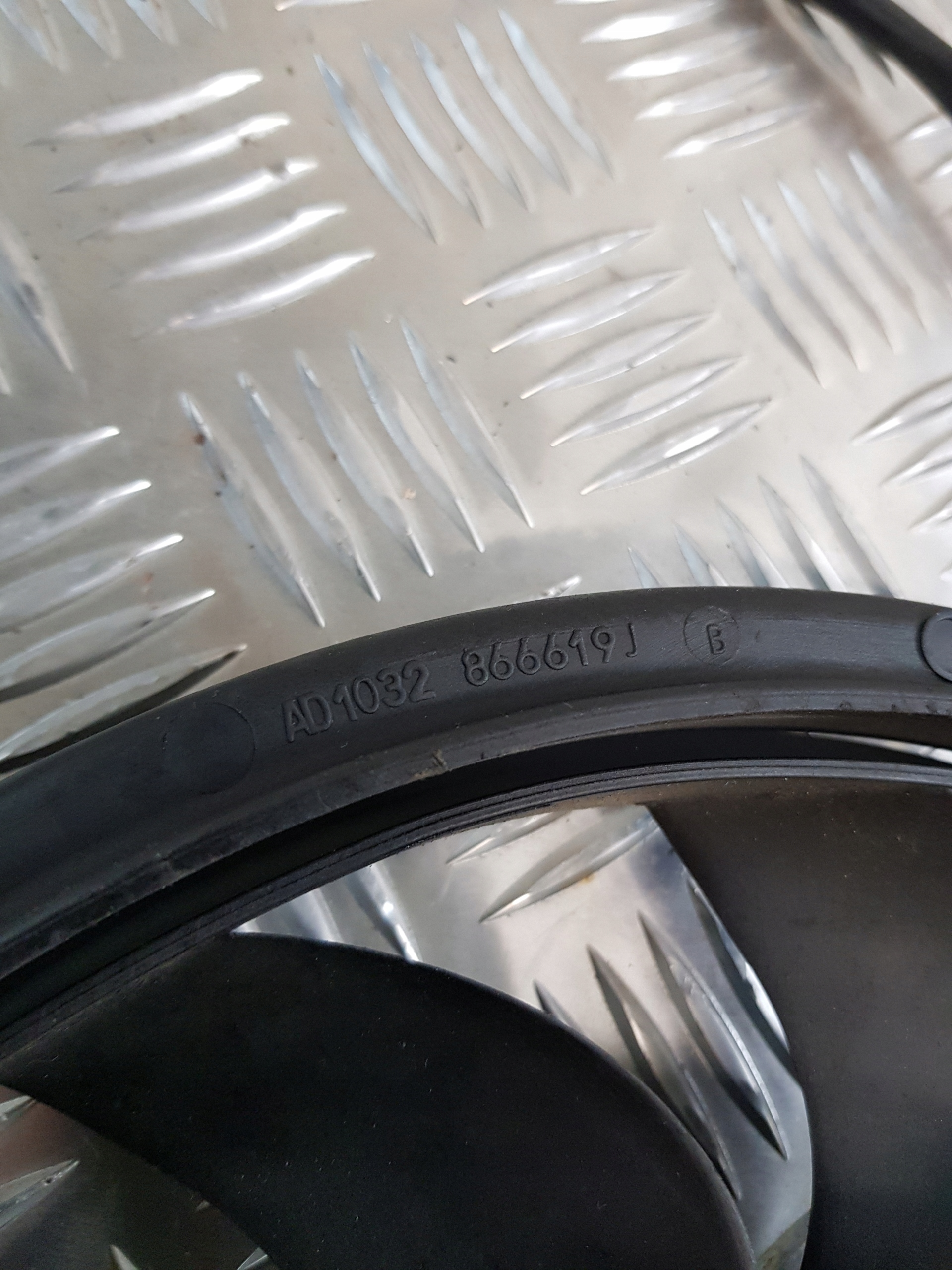 ventilátor chladiče AUDI A6 C5 1.8T 869228X