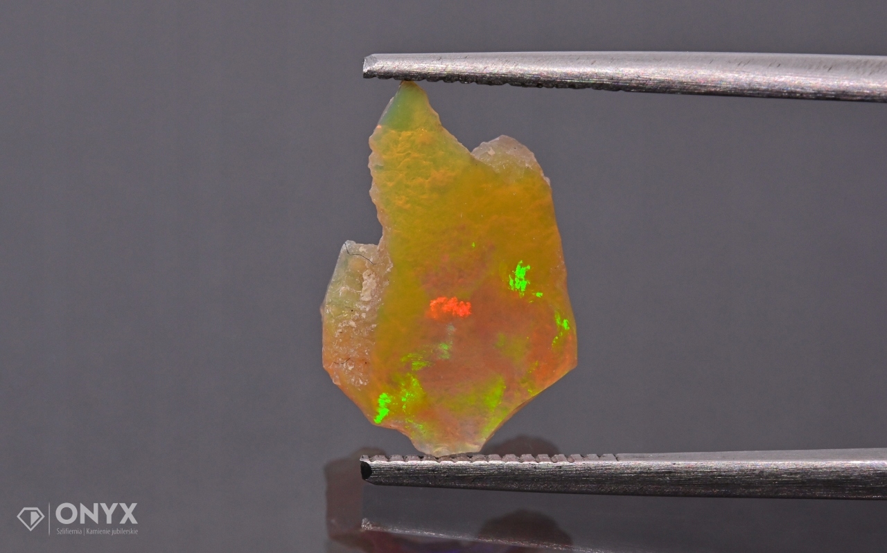 Opal z Etiopie hrudka 13,5x9 mm