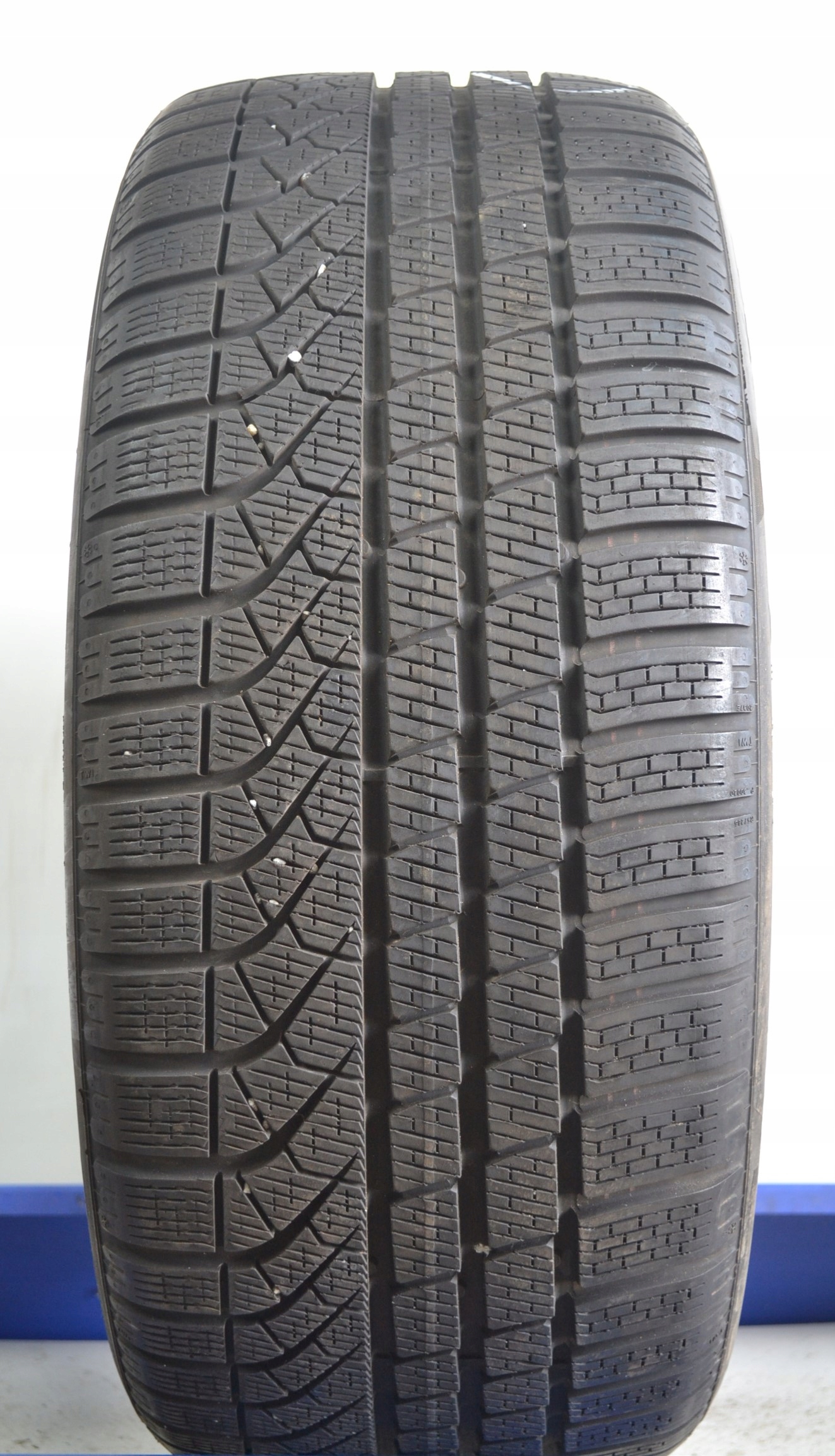 255/40R19 100V PIRELLI P ZERO WINTER x1szt 1595p