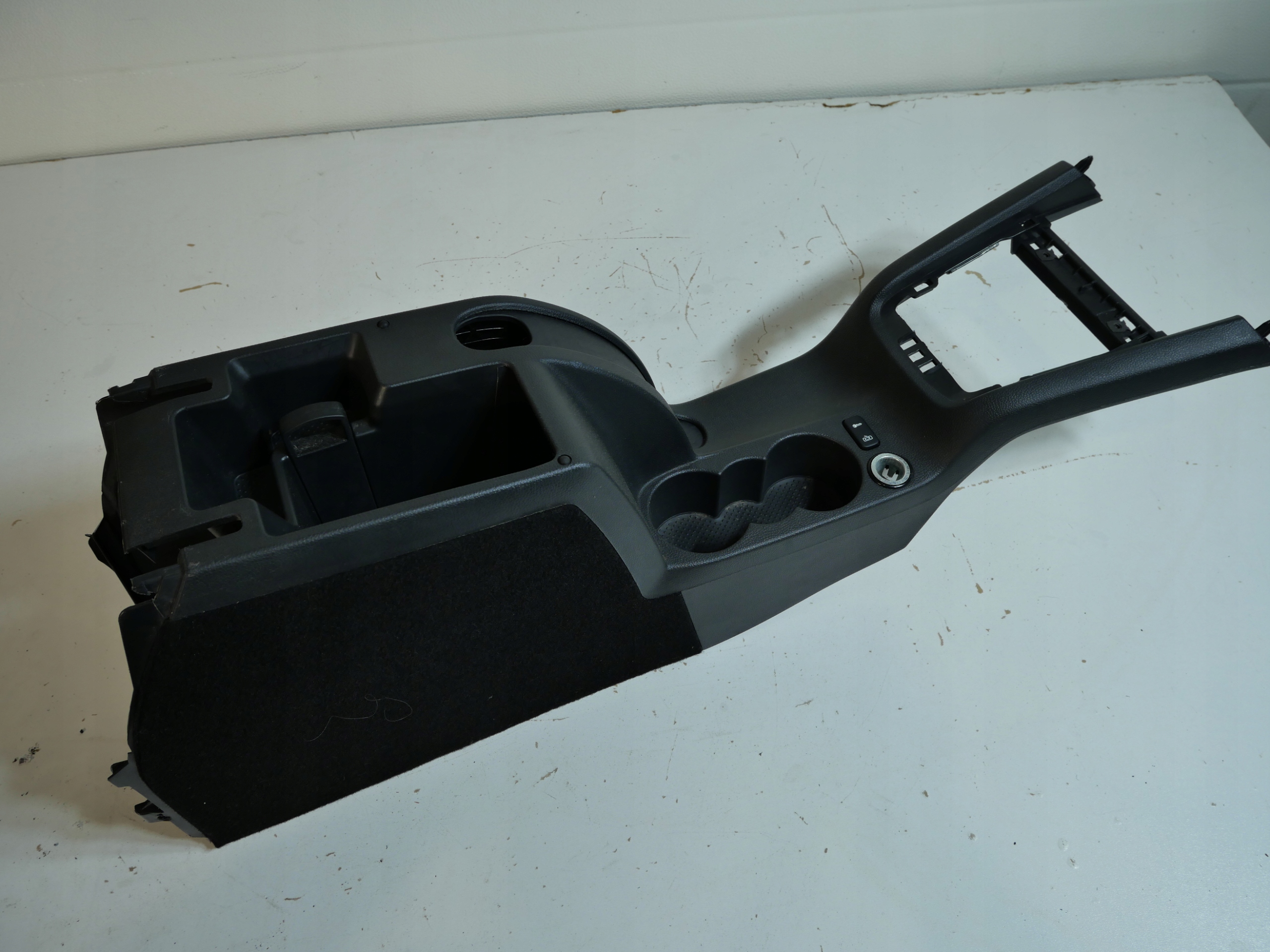 OCTAVIA II TUNEL central armrest 1Z1863241