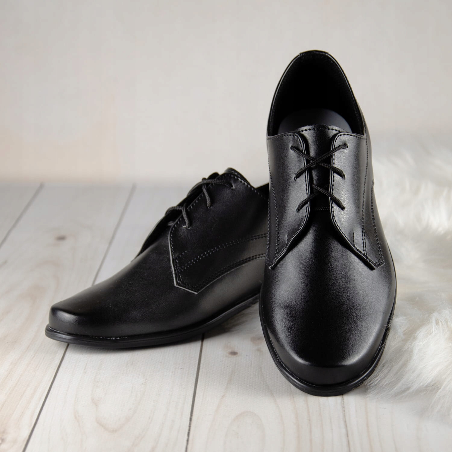 Buty komunijne chłopięce czarne KBC-010-CZ - 37 EAN (GTIN) 5905413204302