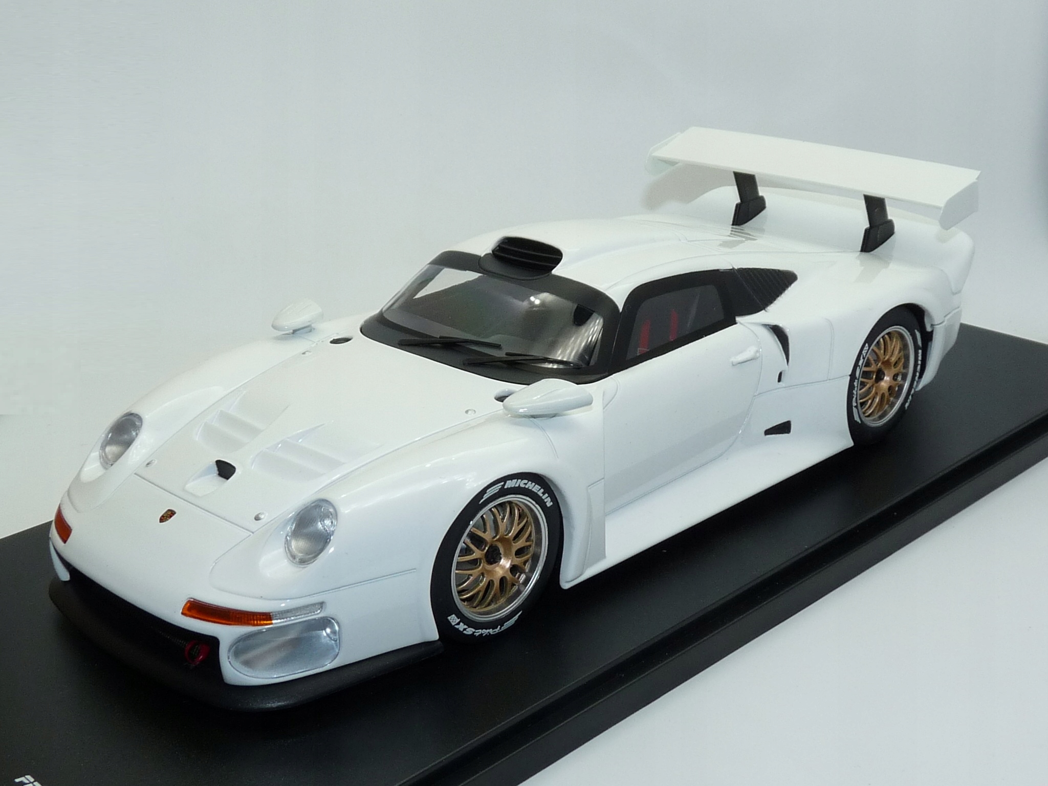 Porsche 911 GT1 (1995) 1:18 WERK83 W18013003
