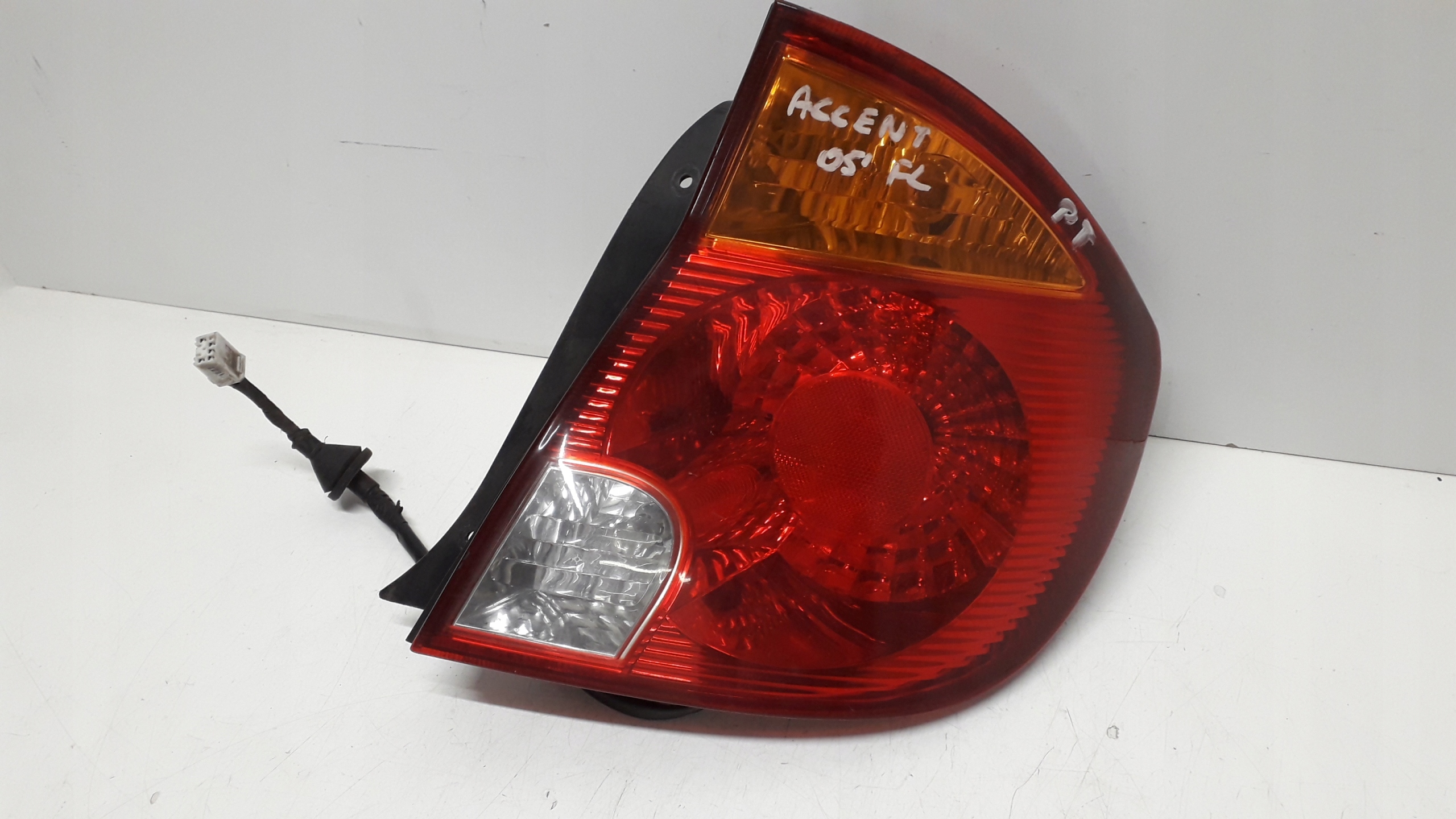 HYUNDAI ACCENT 5D HB 03-06 LAMPA PRAWA TYLNA