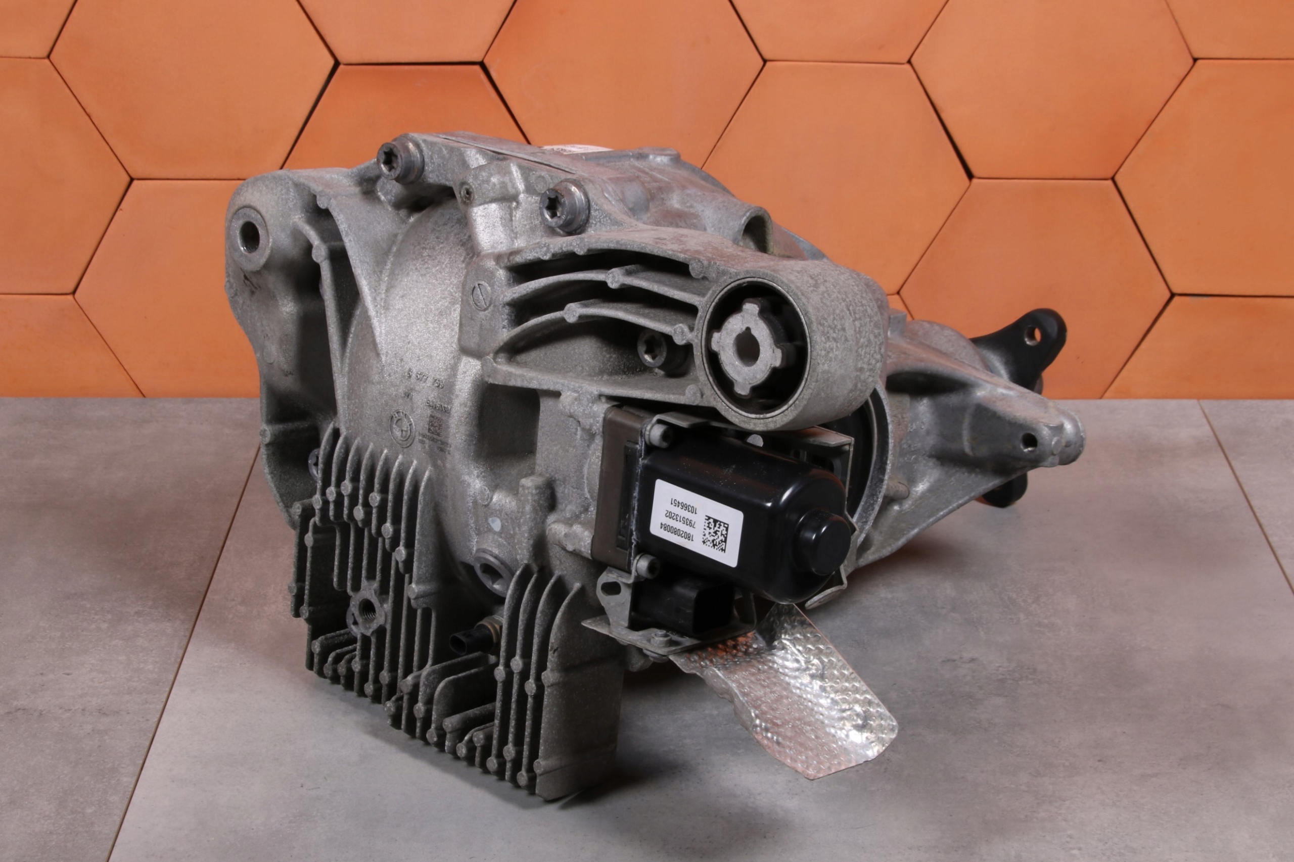BMW G14 G15 G16 M850iX G30 M550iX differenciál hátsó differenciál differenciál 2.81 8686983