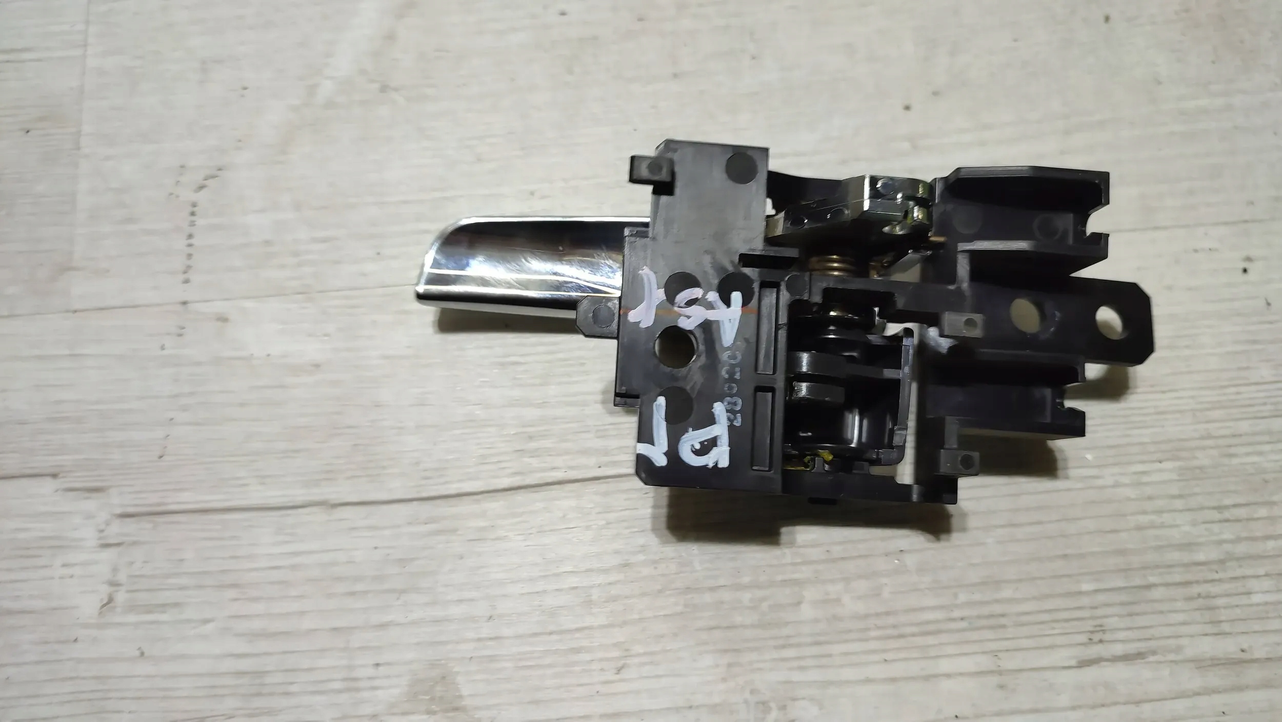Mitsubishi ASX 18r. 1.6DiD rear part side right handles inner