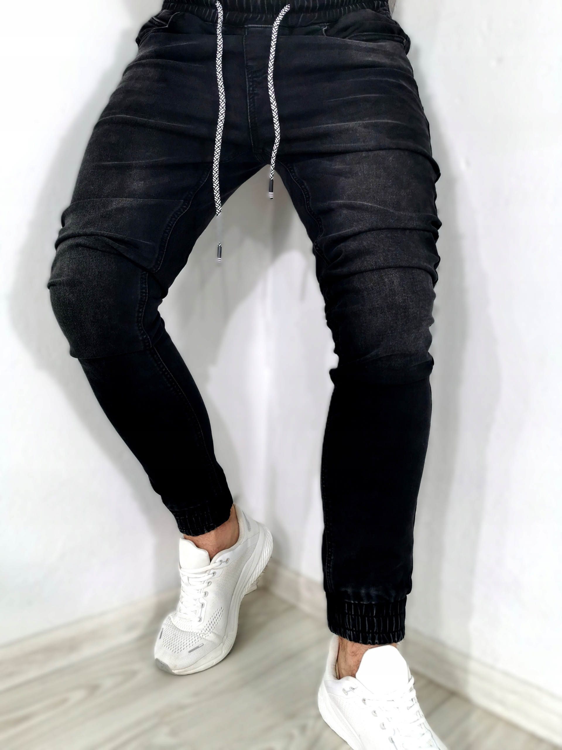 Pánské jogger kalhoty černé, lehce otíratelné, guma M 35