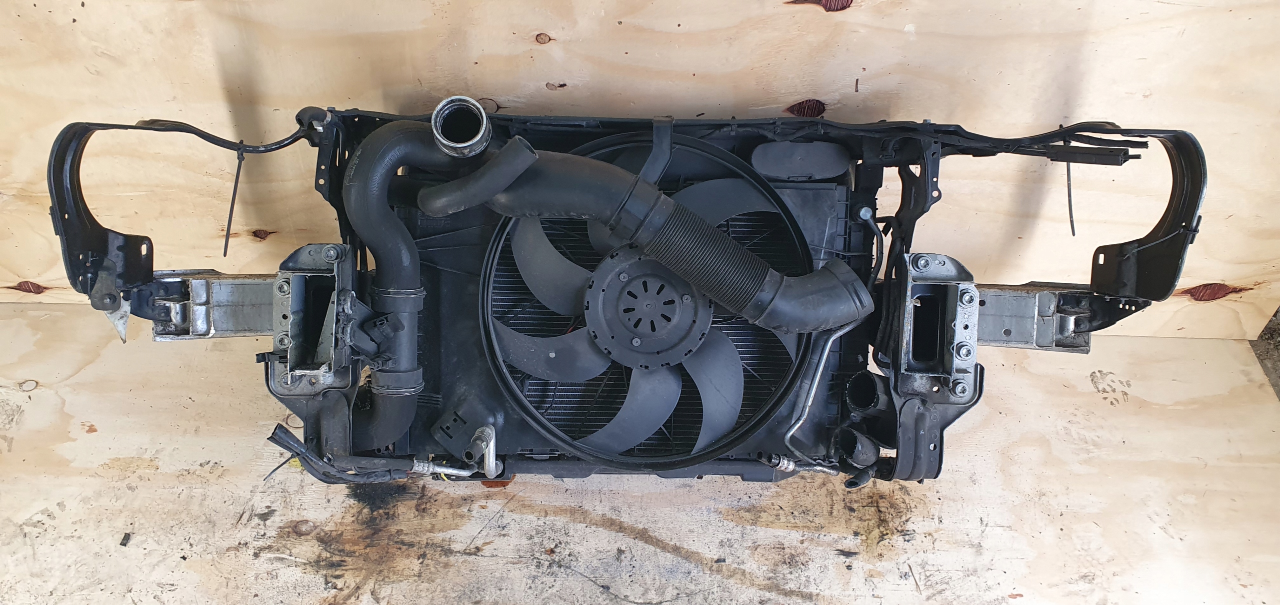 Mercedes C klasa 203 C200 sport Coupe 2.2 CDI support panel for radiators pillar KPL