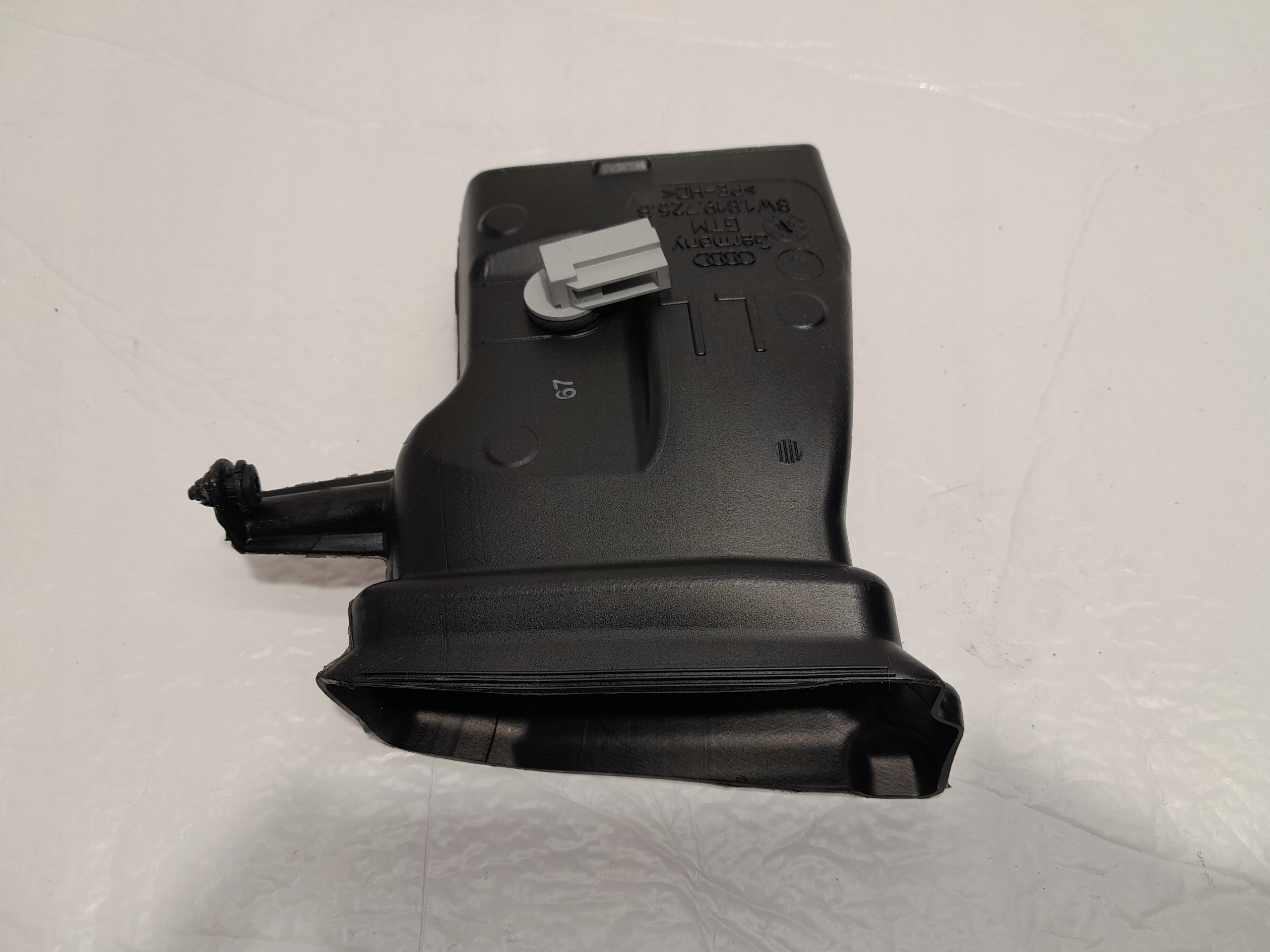 AUDI A4 B9 LIFT drain air cabs right 8W1819726B