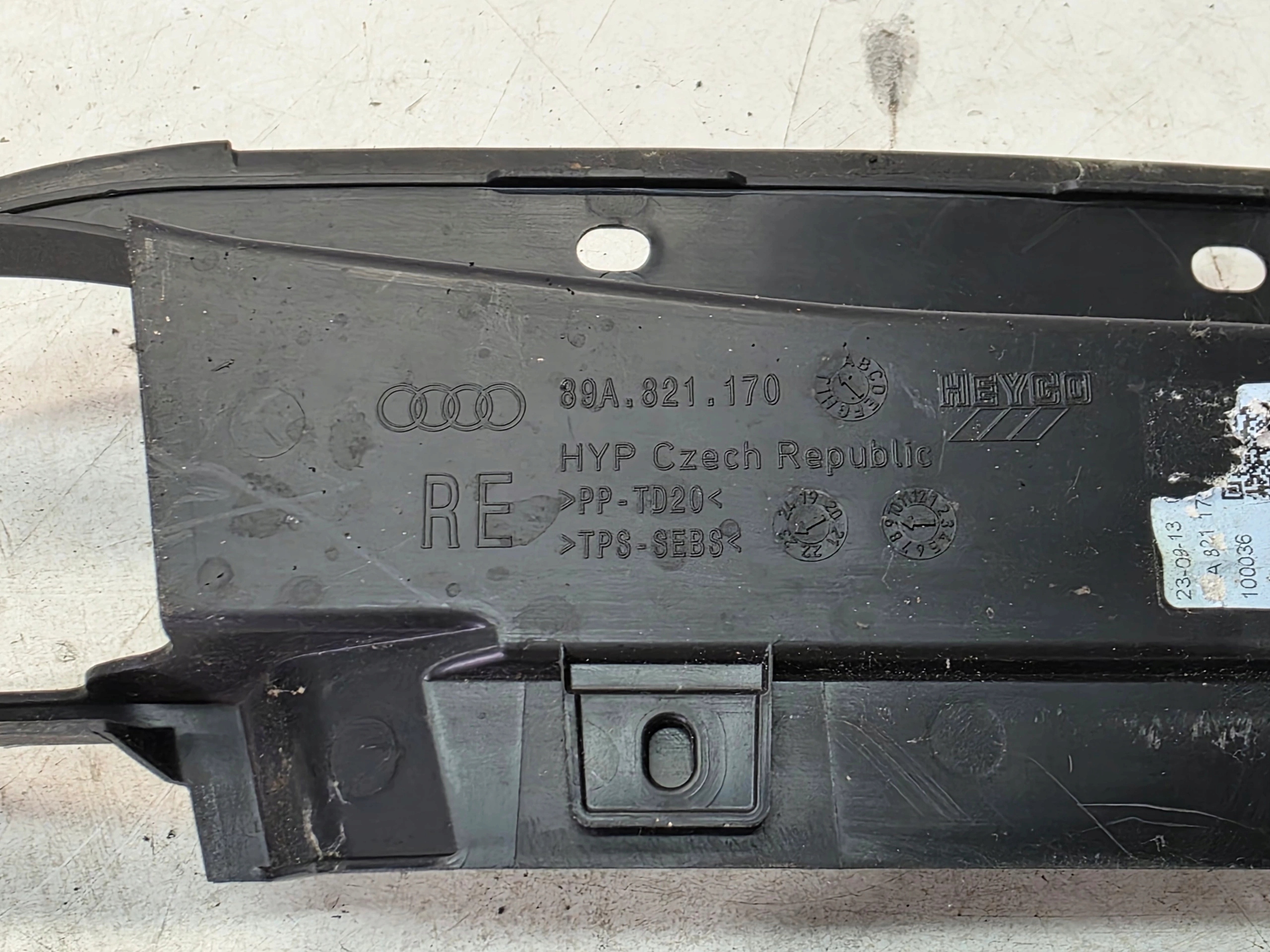 cap cover of a hinge bonnets right AUDI Q4 E-TRON 89A821170