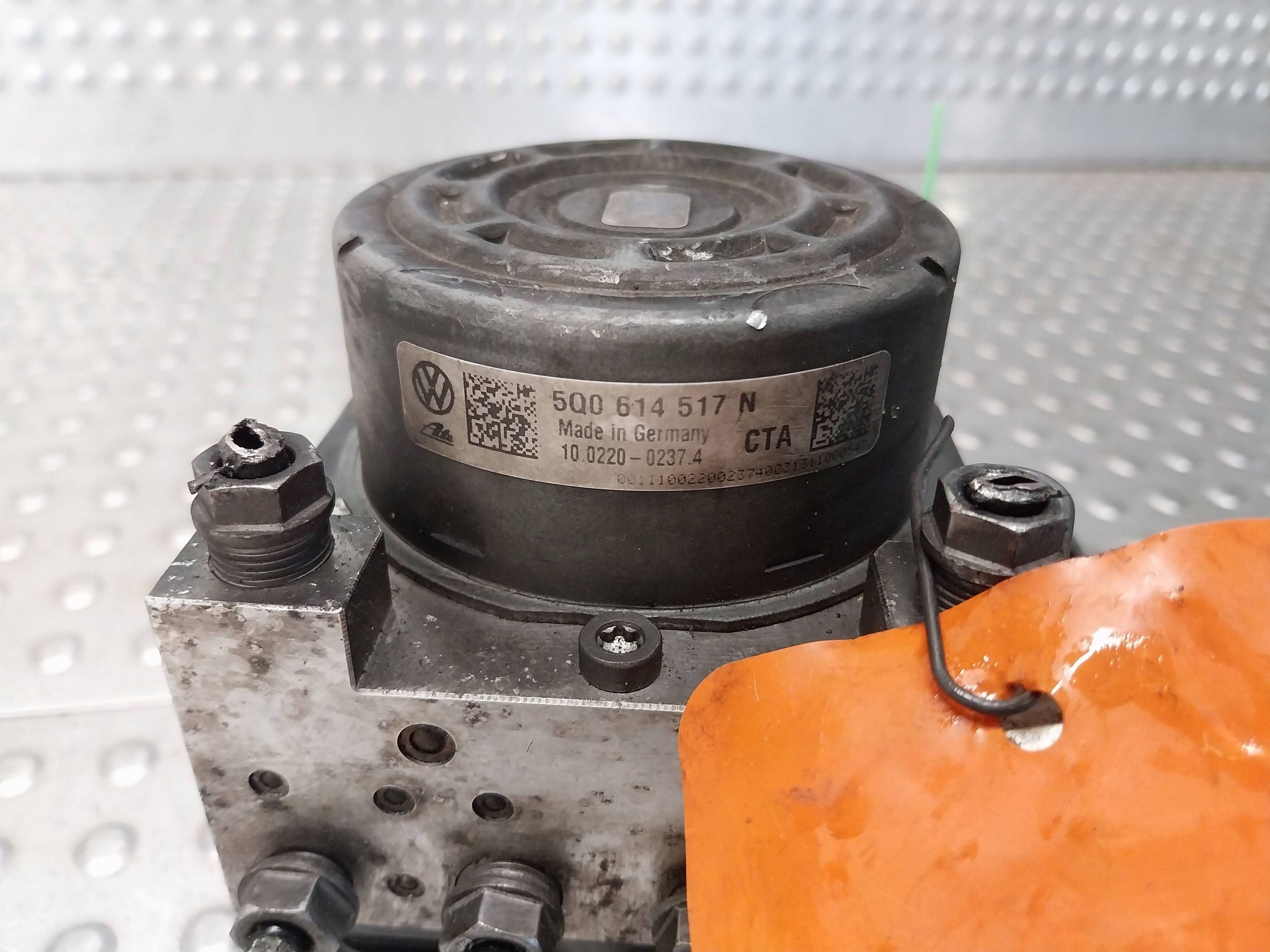 pump control unit ABS 5Q0907379P VW GOLF VII A3 8V LEON III 2.0 TDI