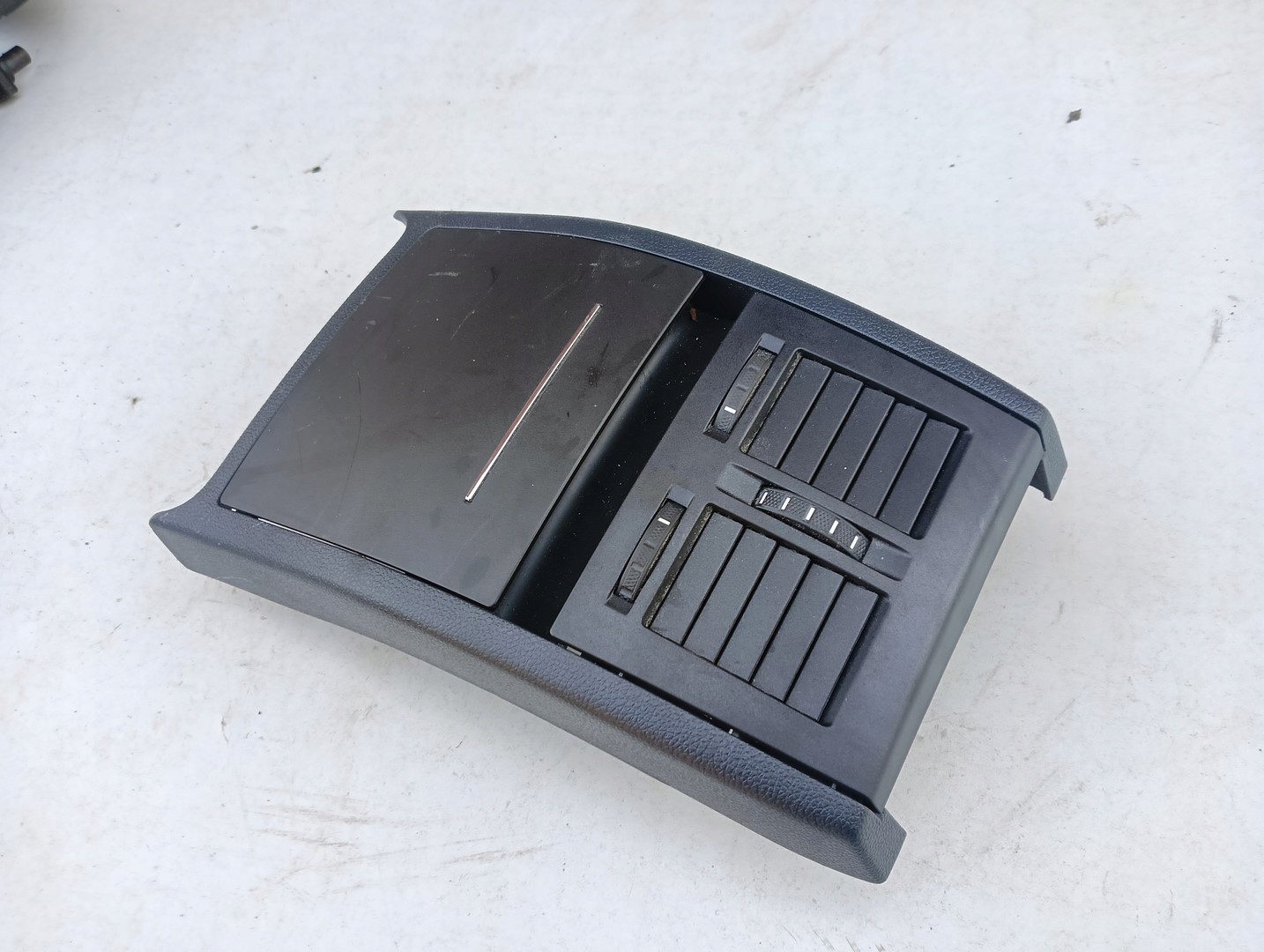 RAMKA KRATKI NAWIEWU TUNELU TYŁ SKODA OCTAVIA 2 1Z0857289A