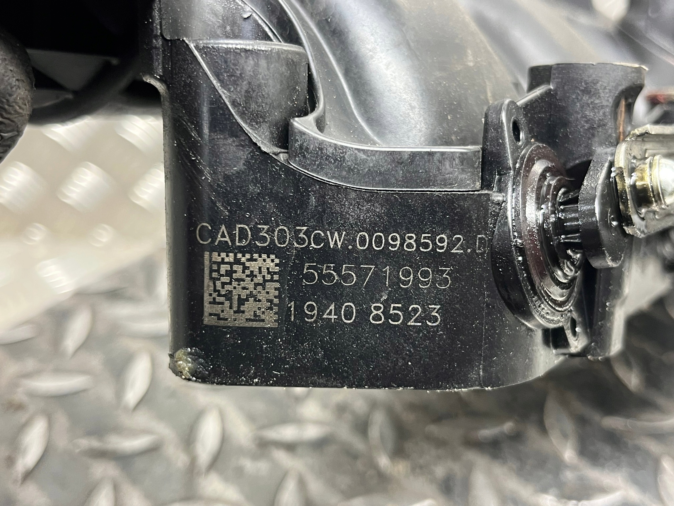 intake manifold OPEL INSIGNIA 55571993