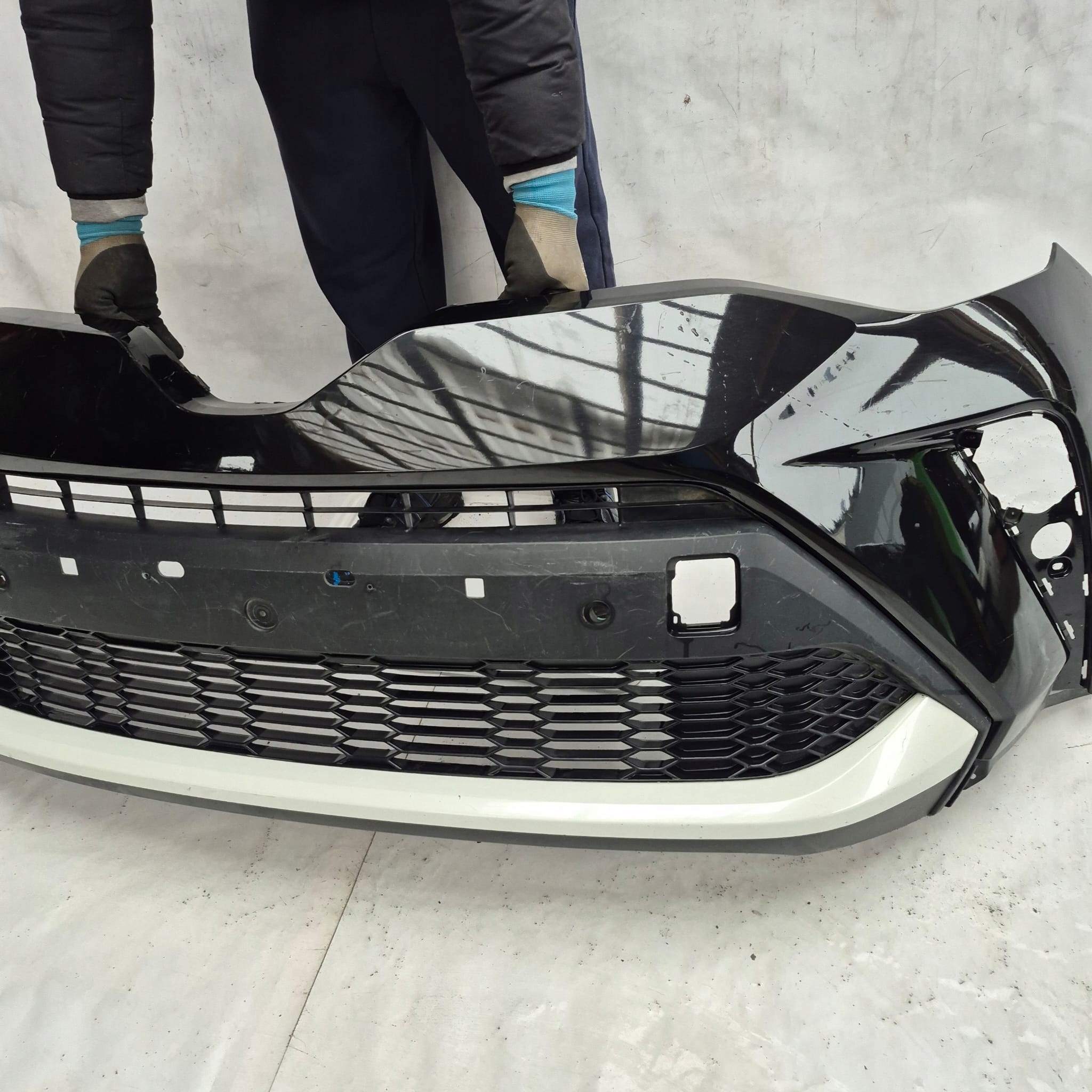 TOYOTA C-HR and 1 LIFT 19-23 bumper front front PDC