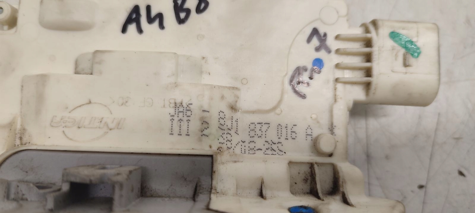 lock door front front right Audi A4 B8