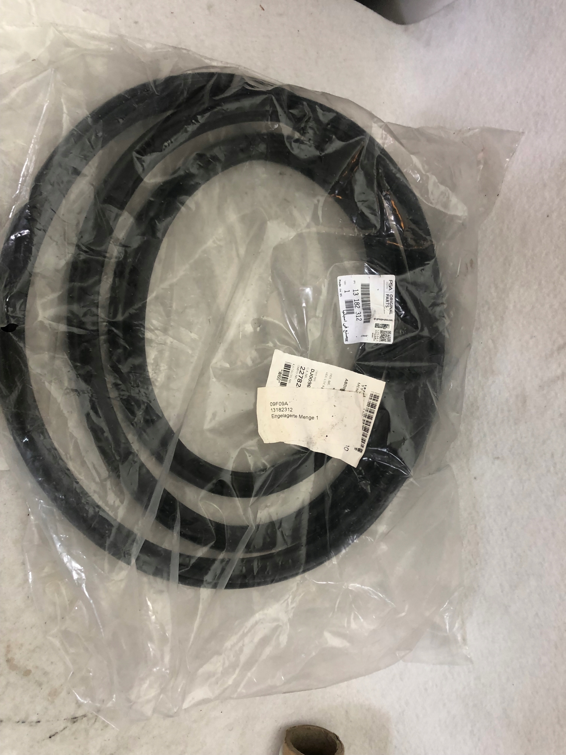 NOWA uszczelka klapy tył Opel corsa E 5D 13182312