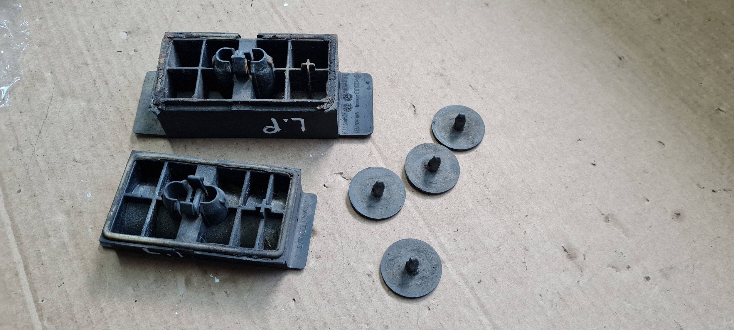 A6 C7 4G bracket holder mouldings PROGOWEJ left front 4G0802845 4G0802847