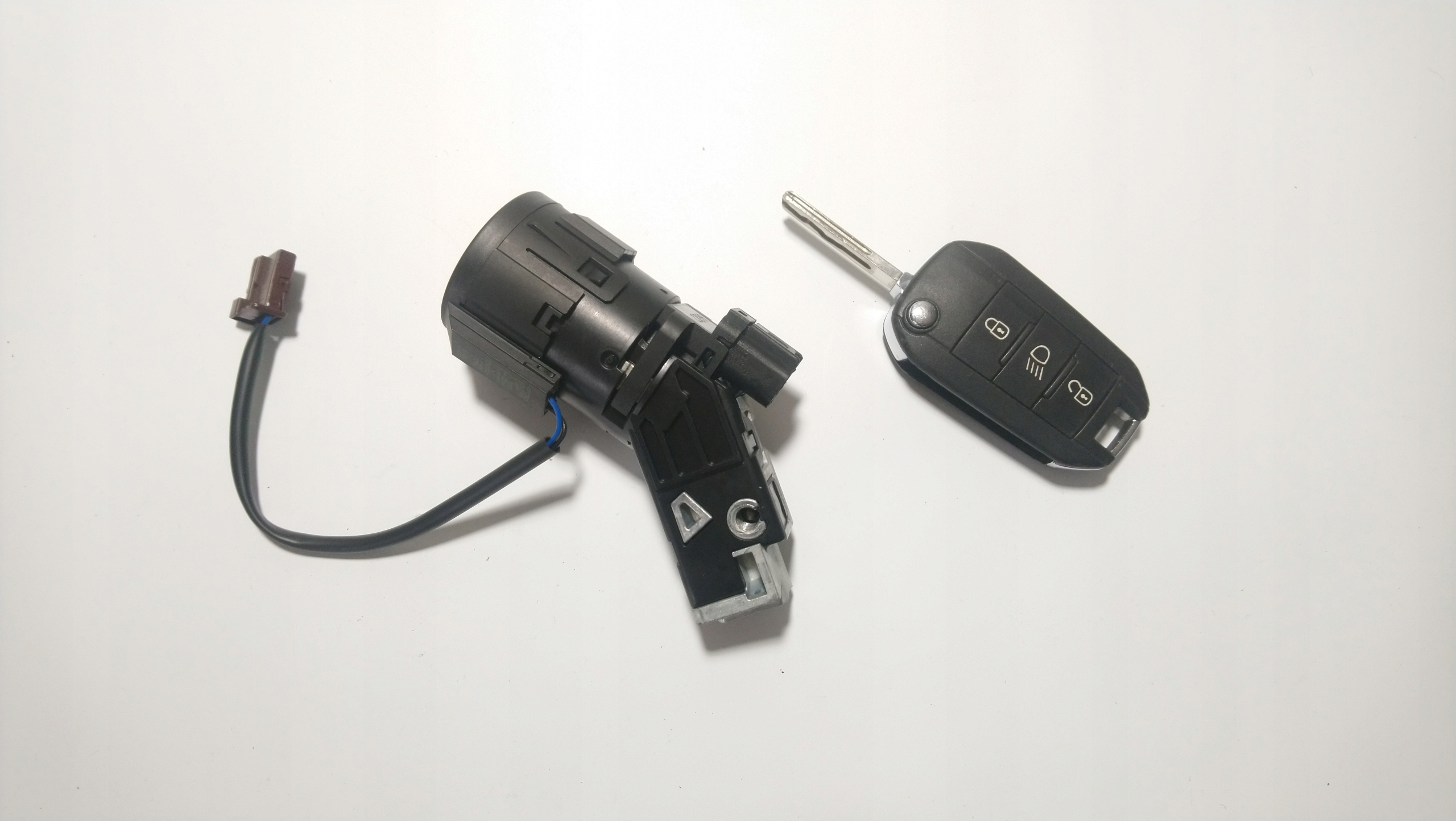 96762547 9674001080 - PEUGEOT 208 ключ зажигания