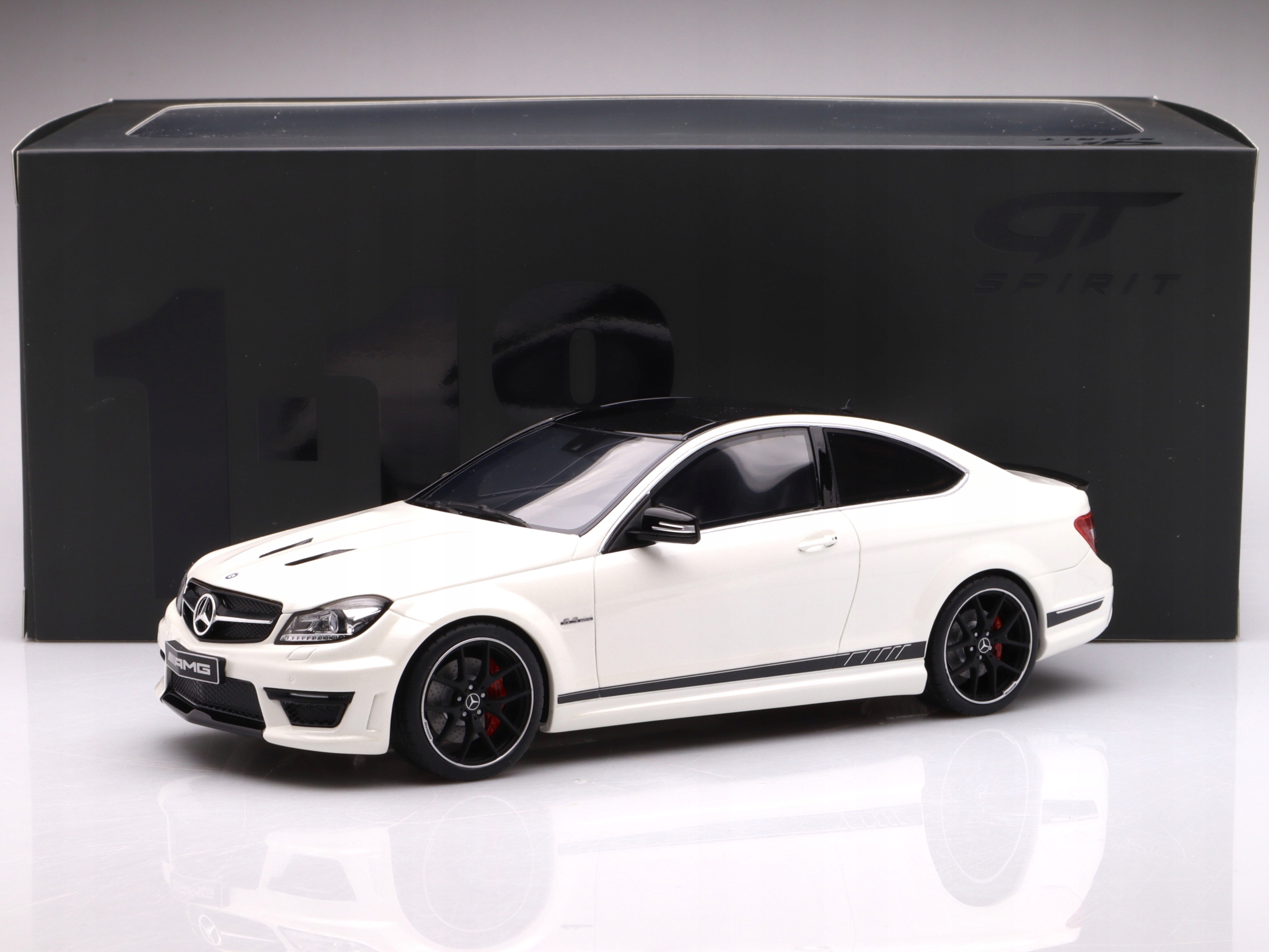 Mercedes-Benz C63 (W204) Amg 2014, bílá Gt Spirit 1:18