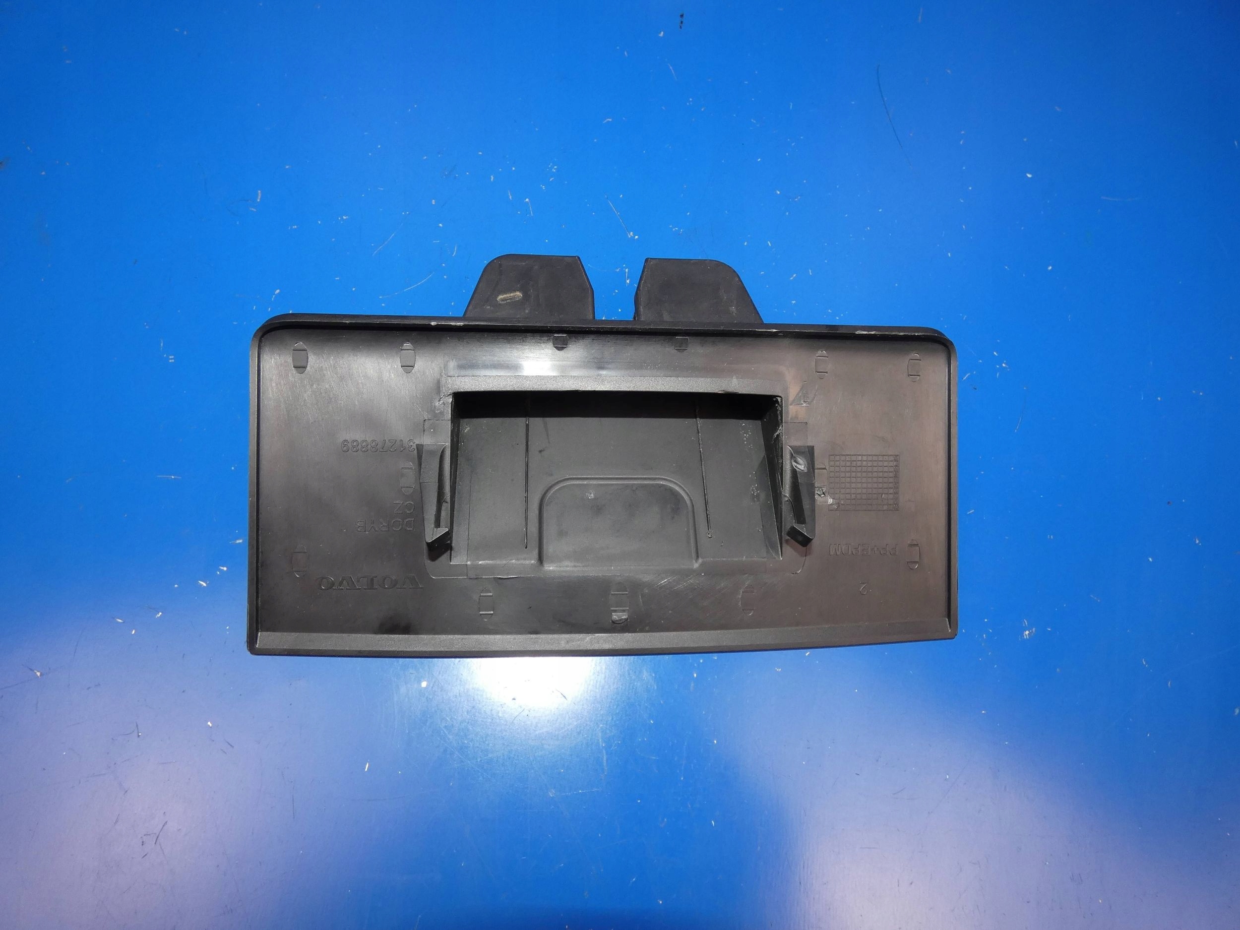 VOLVO V60 S60 II OSŁONA OBUDOWA ZAMKA KLAPY Typ samochodu Samochody osobowe