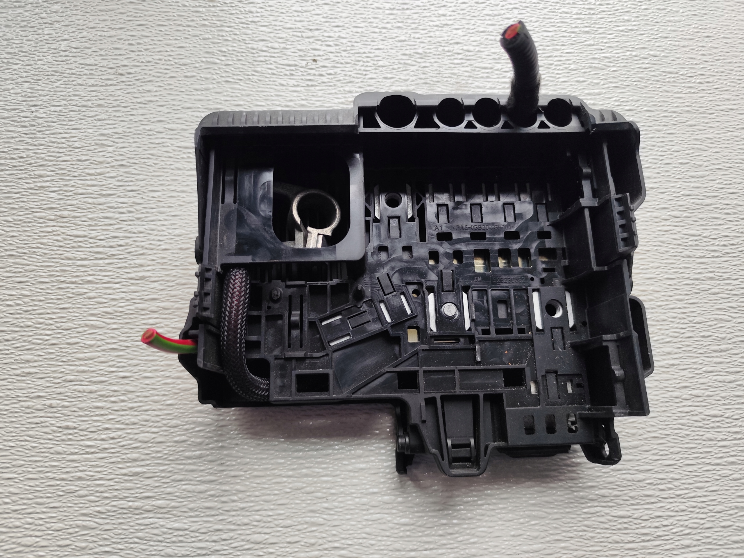 OPEL CORSA E 2015 R. terminal plus module of the battery compartment 13491093