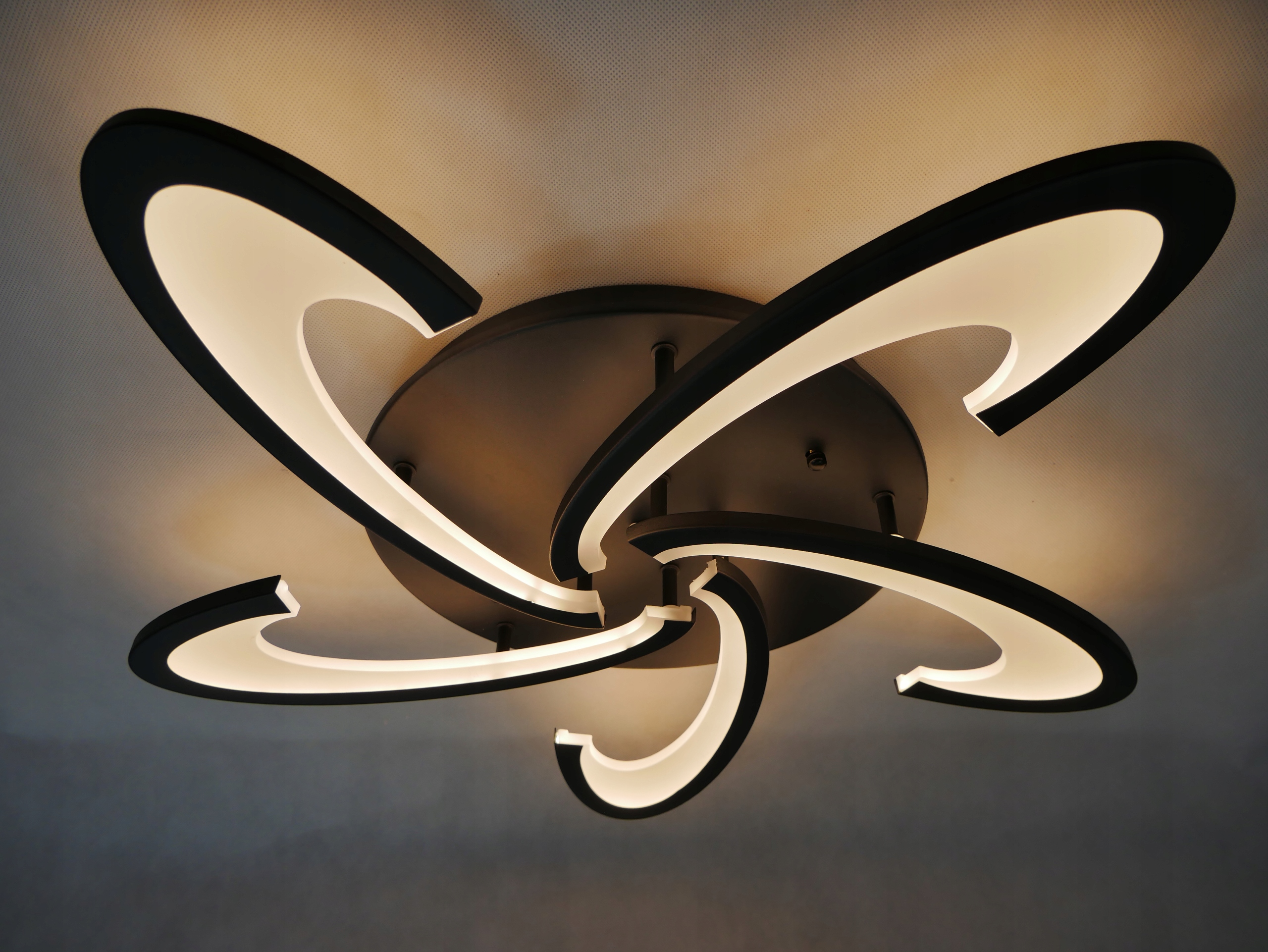 LAMPA LED LAMPA SUFITOWA PLAFON EKO LED ŻYRANDOL + Pilot Zasilanie sieciowe