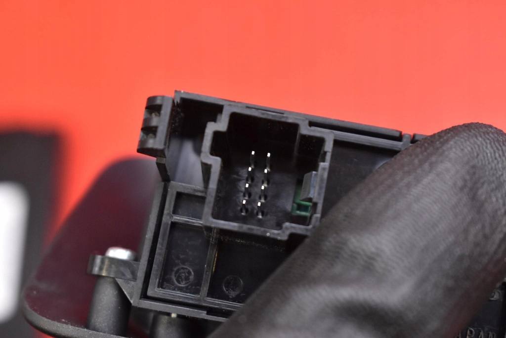 páčka tlačítko elektrická brzda 31334637 VOLVO V60 1 a 10-13