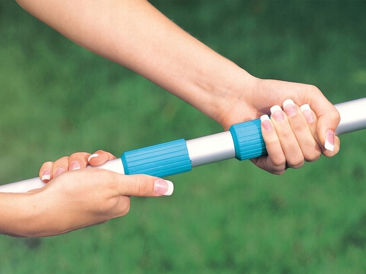 ZESTAW DO CZYSZCZENIA BASENU ODKURZACZ SIATKA KIJ INTEX 28002 Producent Intex