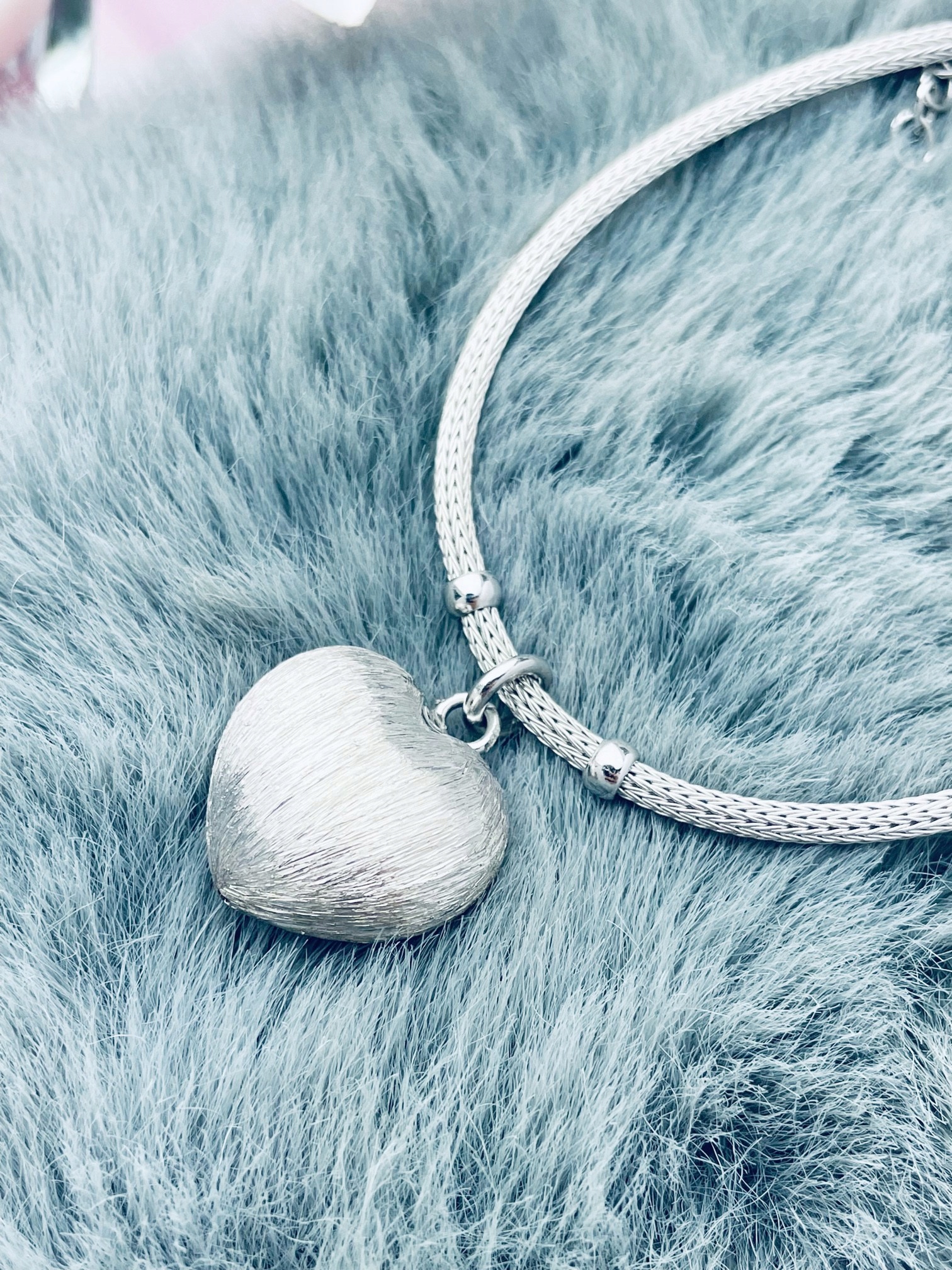 Stříbrný náramek hadík srdce