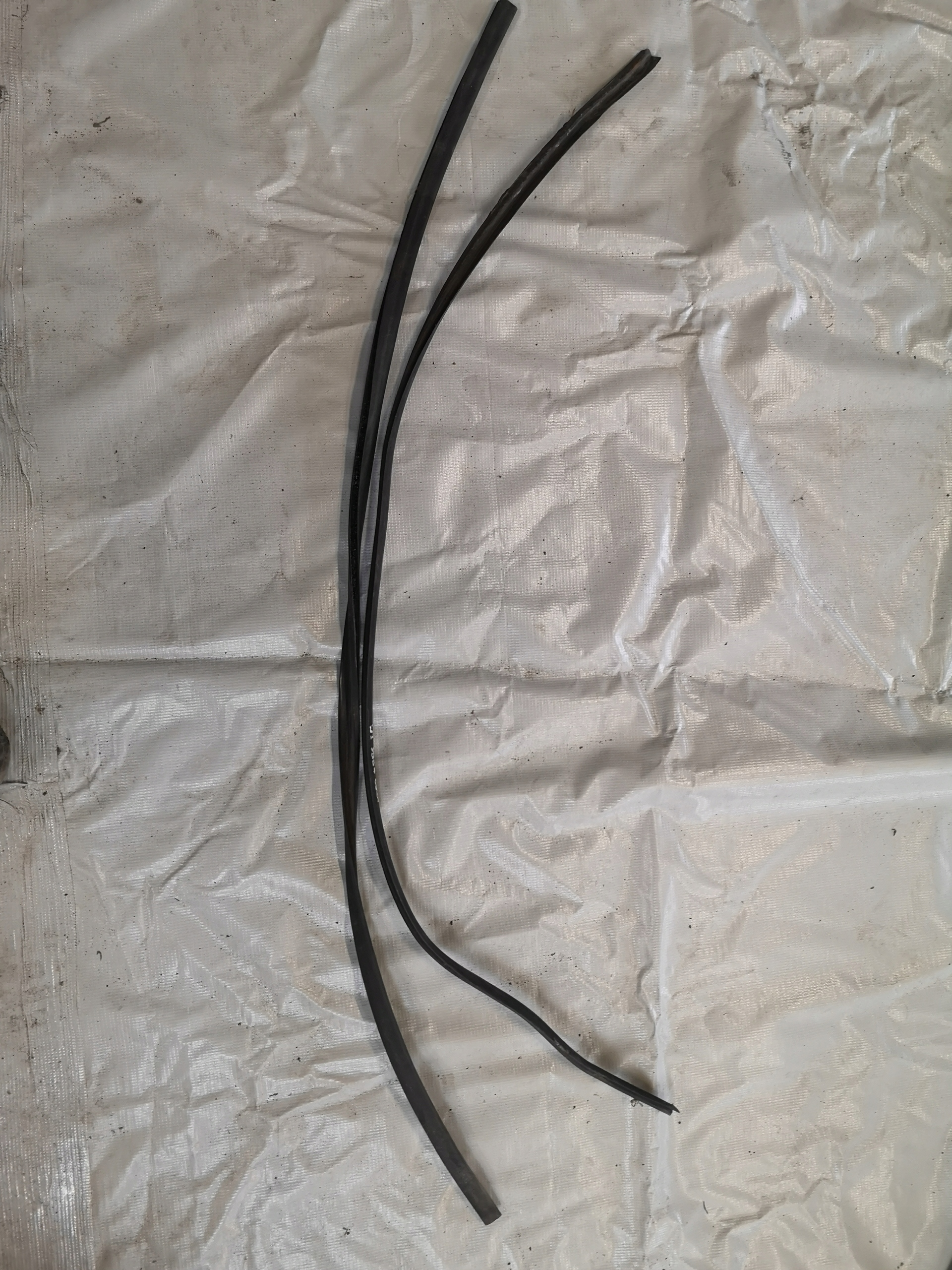 JEEP GRAND CHEROKEE WJ LISTWA SZYBY CZOŁOWEJ GÓRA