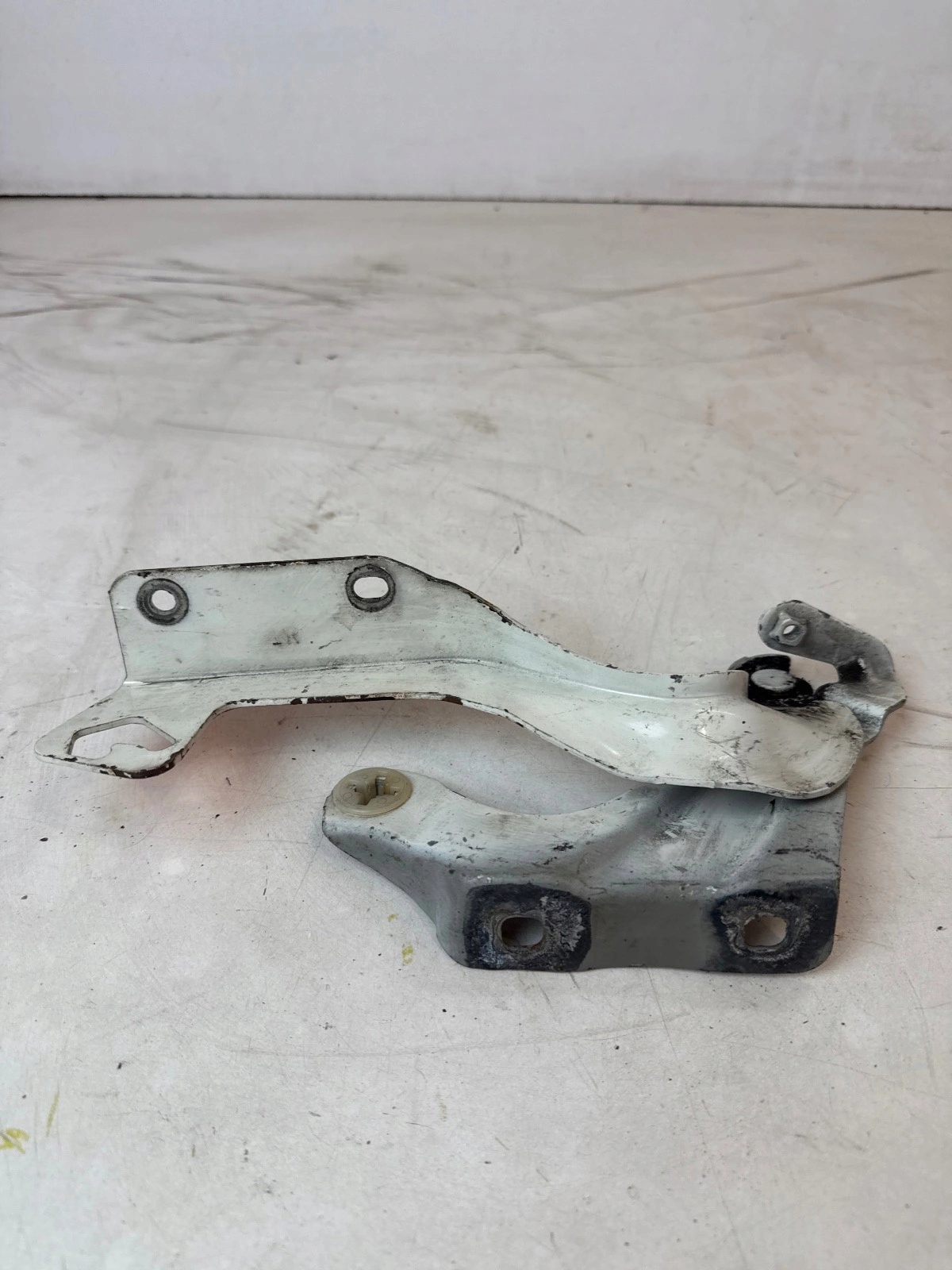 hinge bonnets front front right Nissan Micra K13
