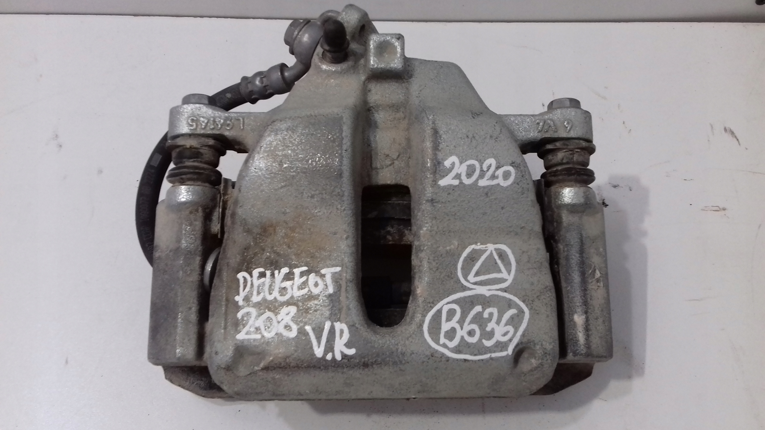 PEUGEOT 208 II caliper brake right front